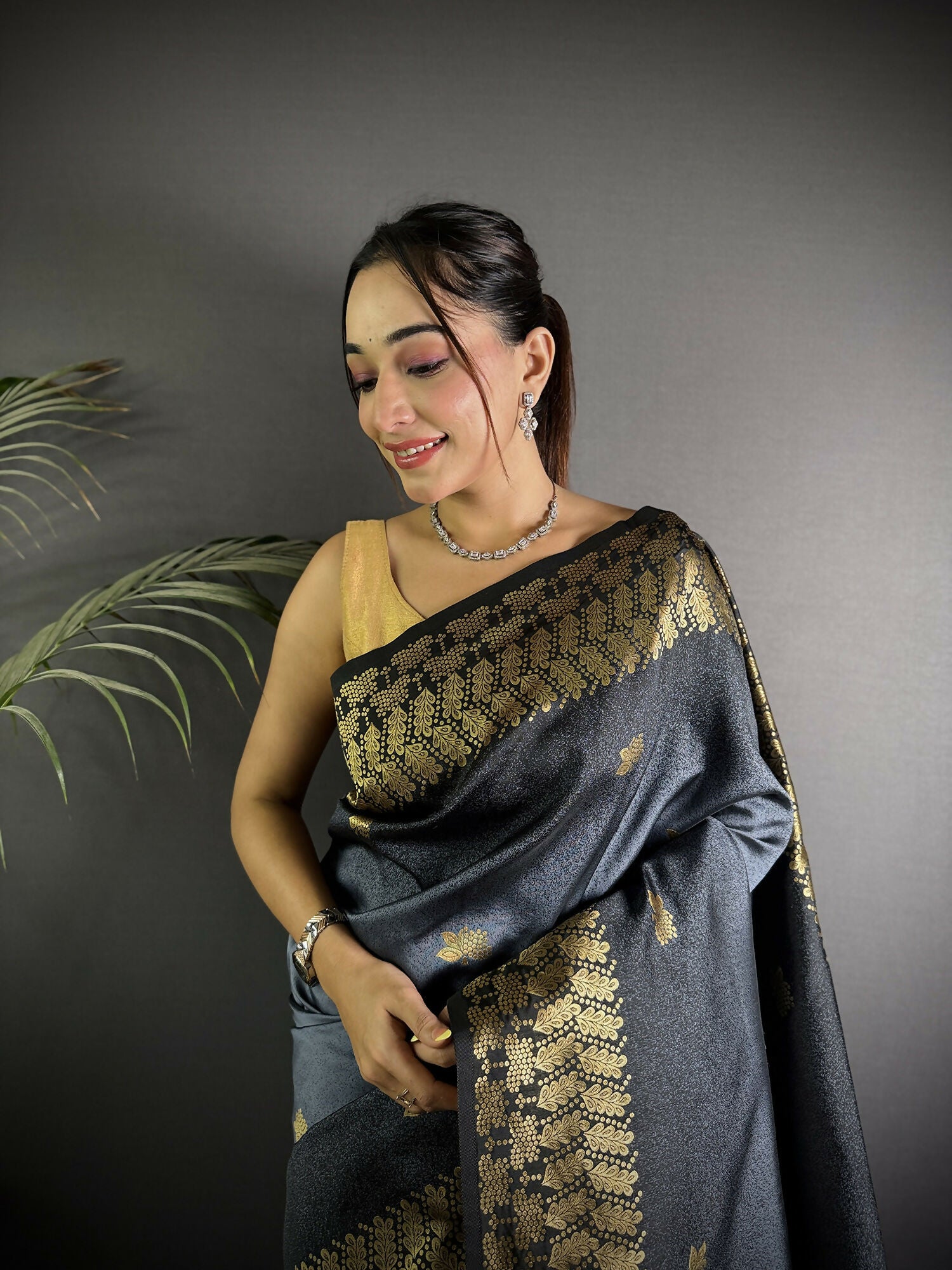Joban Fashion Grey Handloom Silk Ikkat Saree