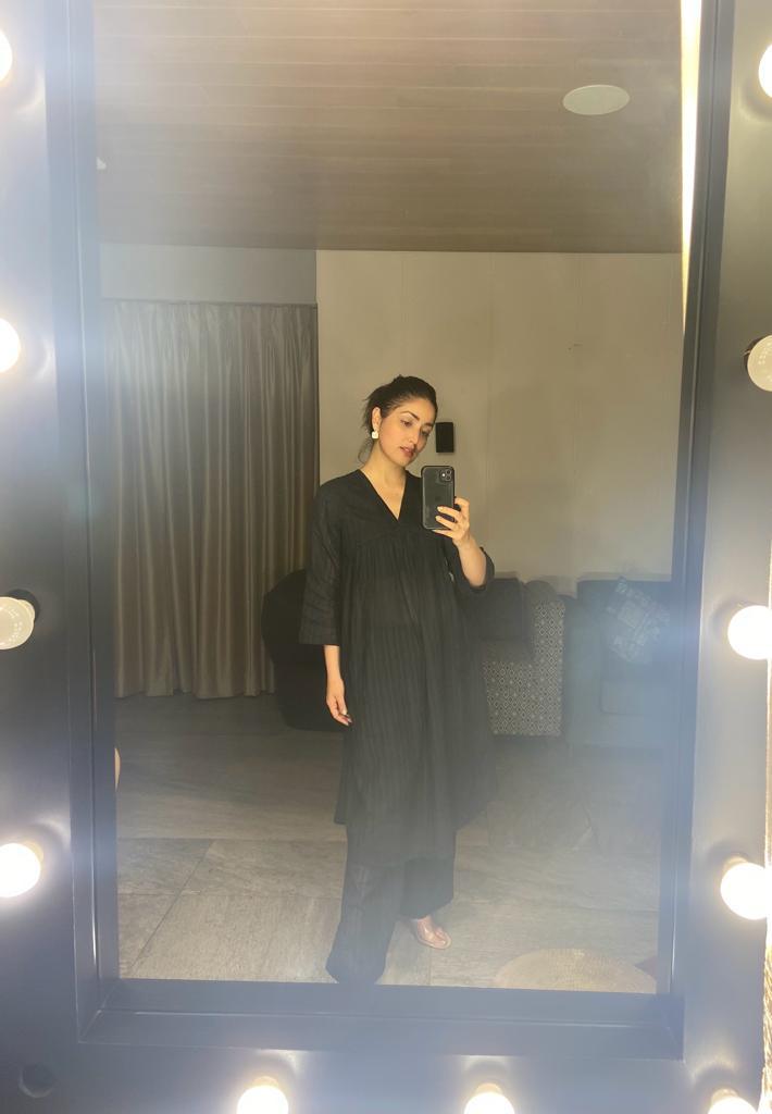 trueBrowns Black Dobby Flared Slit Kurta Pant Set - Distacart