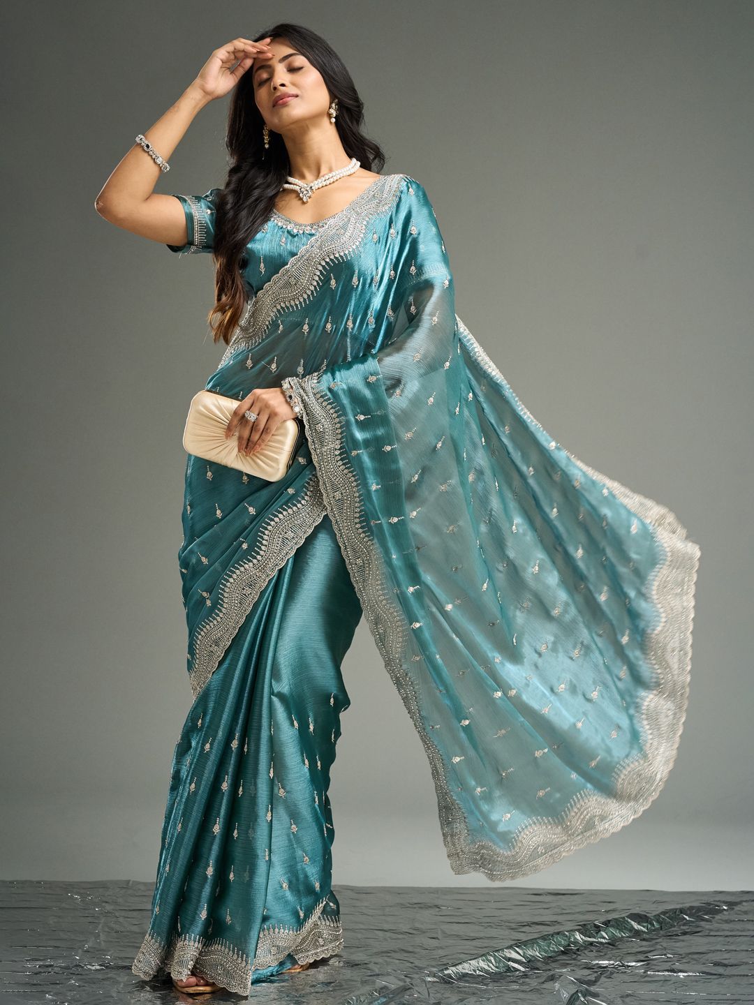 kasee Floral Embroidered Silk Blend Saree - Distacart