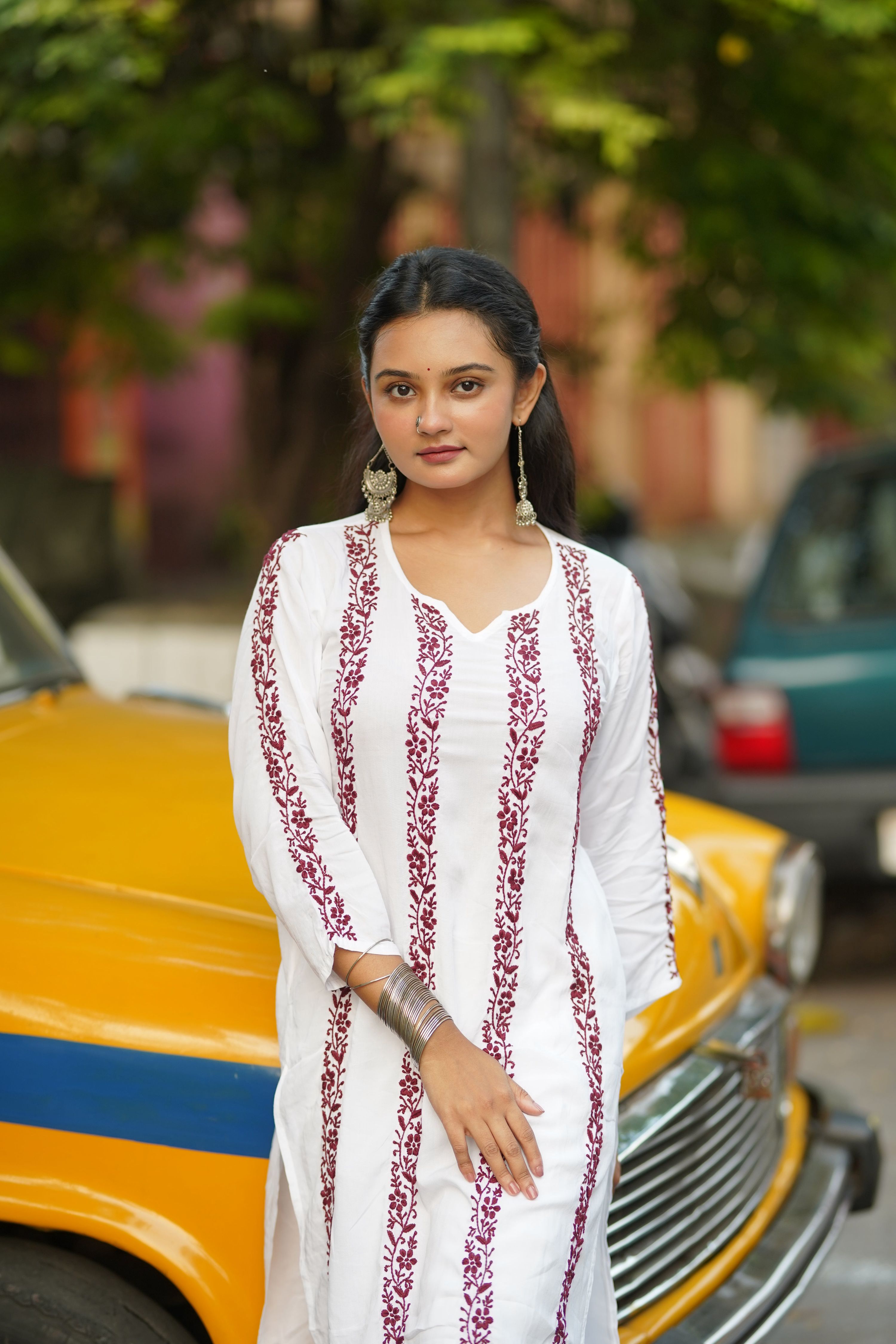 Zibaa Modal White Chikankari Kurti With Maroon Bel