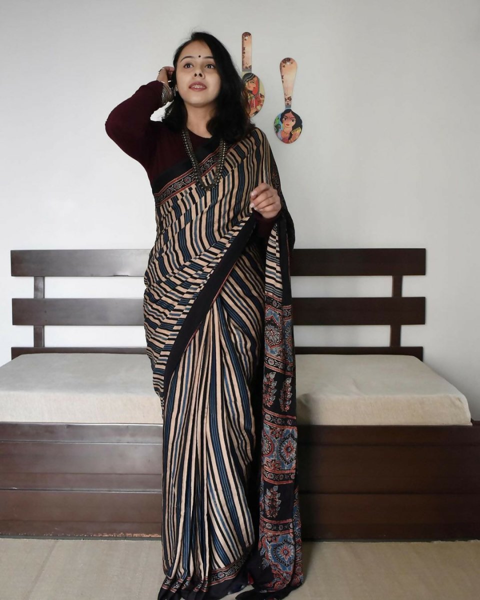 Arfa Fashion House Black Dual Tone Silk Digital Printed Saree - Distacart