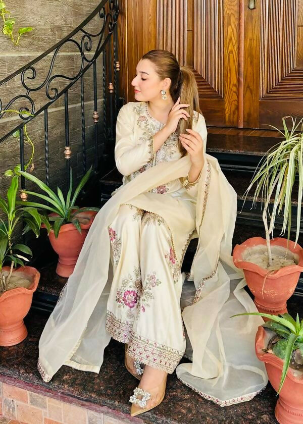 Teeya Creation Womens Trendy Stylish Embroidery Thread Work Kurta Set - Dista