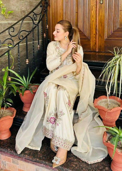 Teeya Creation Womens Trendy Stylish Embroidery Thread Work Kurta Set - Dista