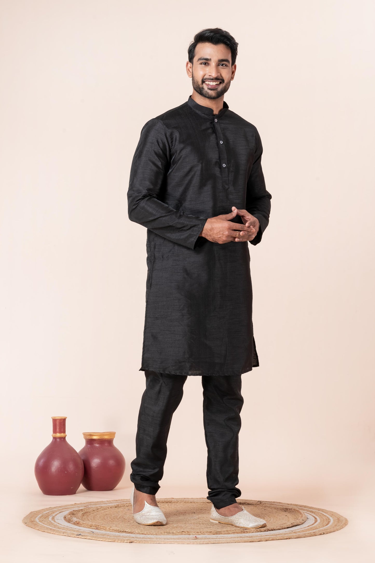 Zavaya Men Black Solid Banarasi Silk Kurta - Dista