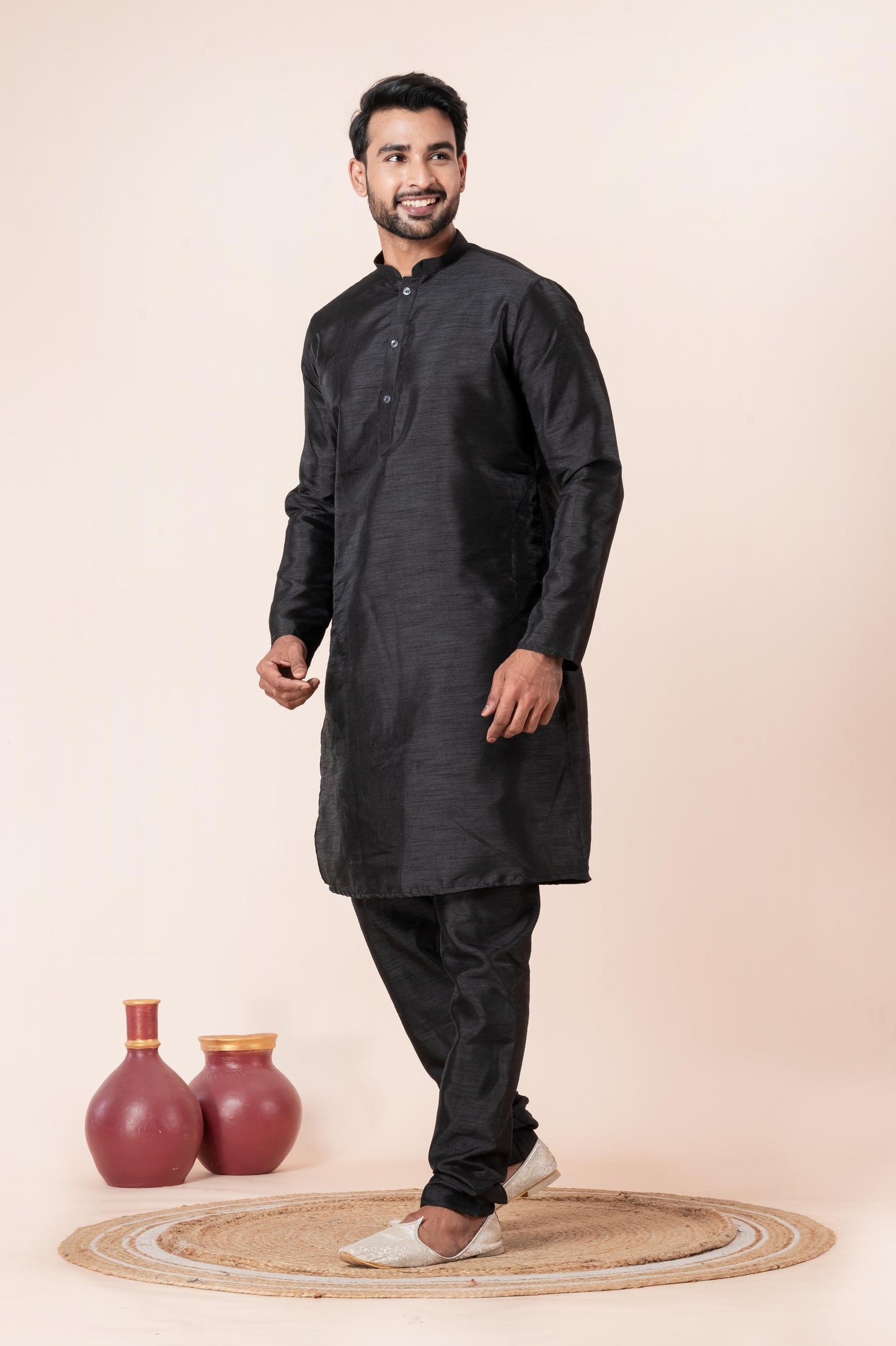 Zavaya Men Black Solid Banarasi Silk Kurta - Dista