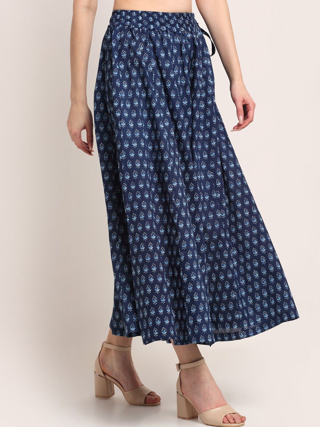 TAG 7 Women Navy Blue Printed Flared Palazzos - Distacart