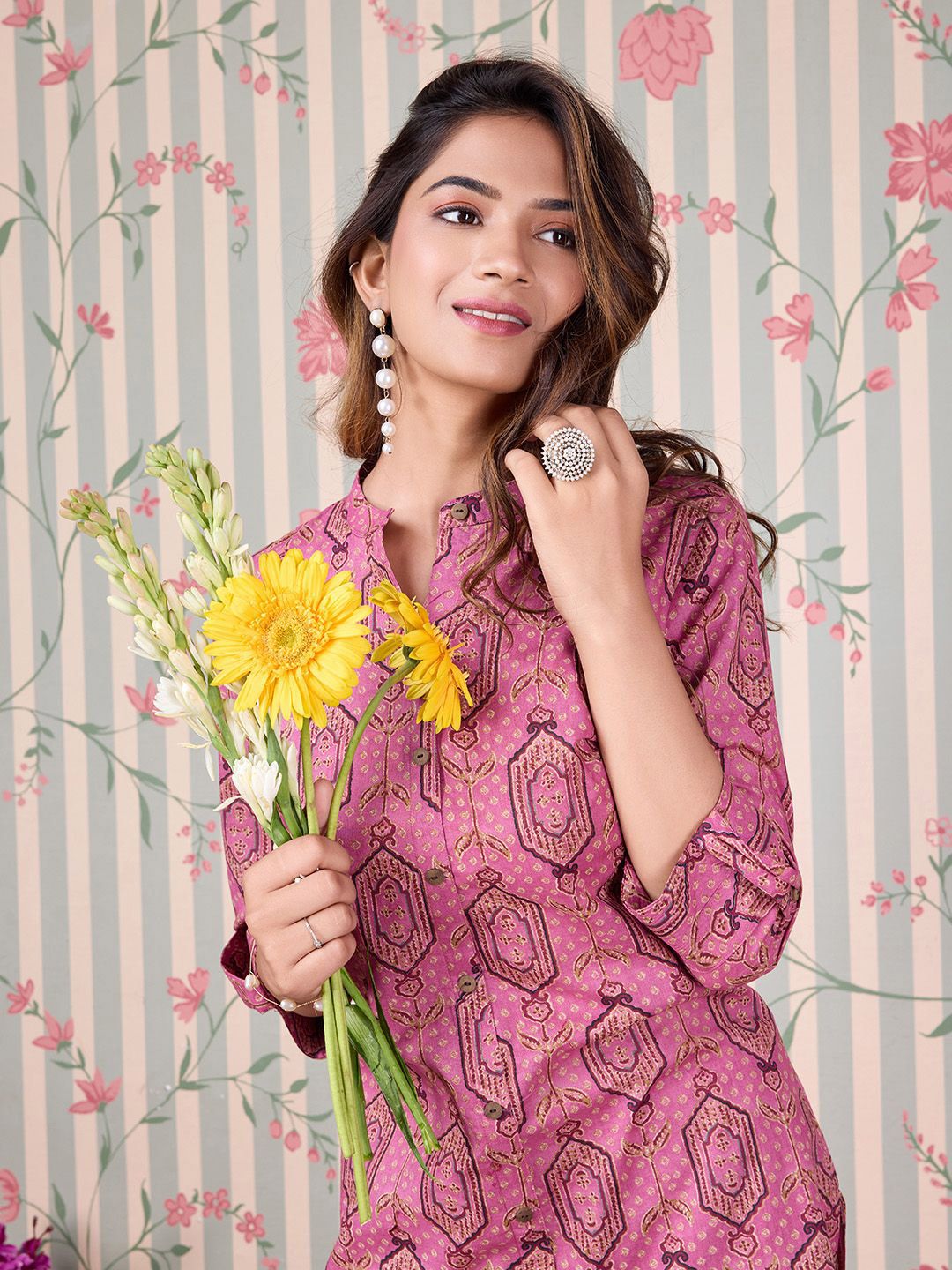 Ode by House of Pataudi Floral Printed Regular Pure Cotton Kurta with Trousers - Distacart