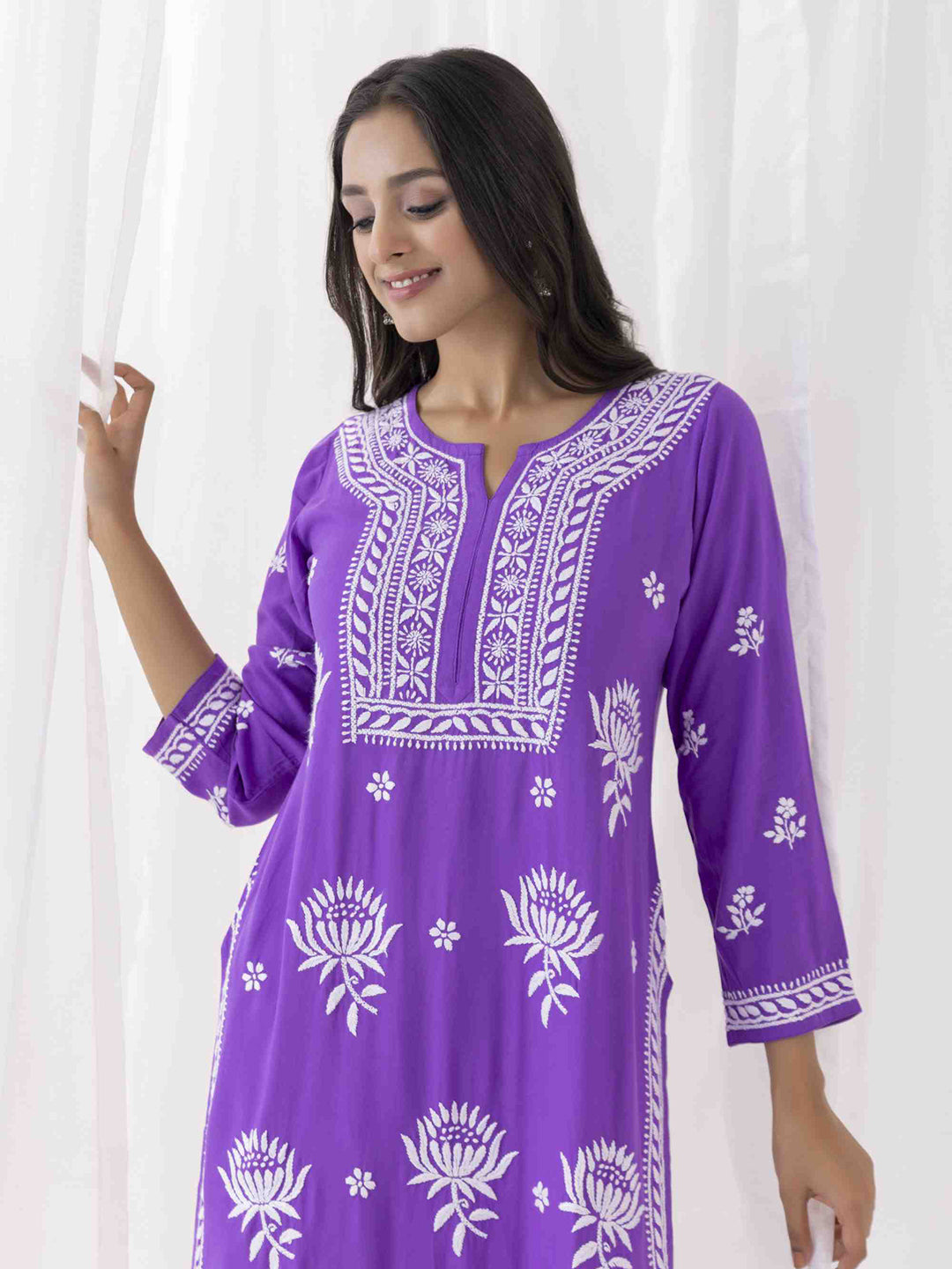 HOUSE OF KARI Ethnic Motifs Chikankari Embroidered Notched Round Neck Straight Kurta - Distacart