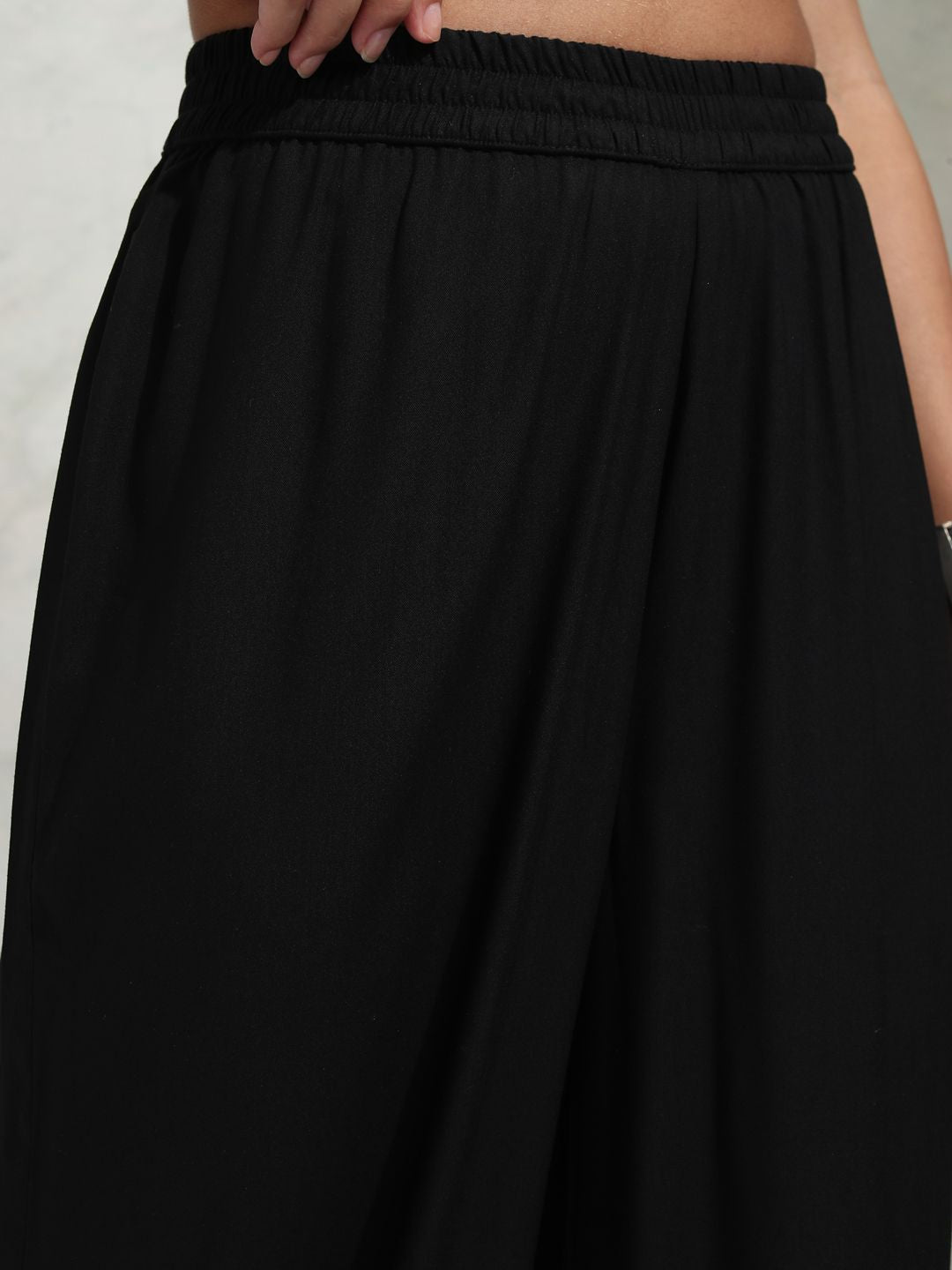 Vishudh Black Floral Embroidered Straight Kurta with Palazzo