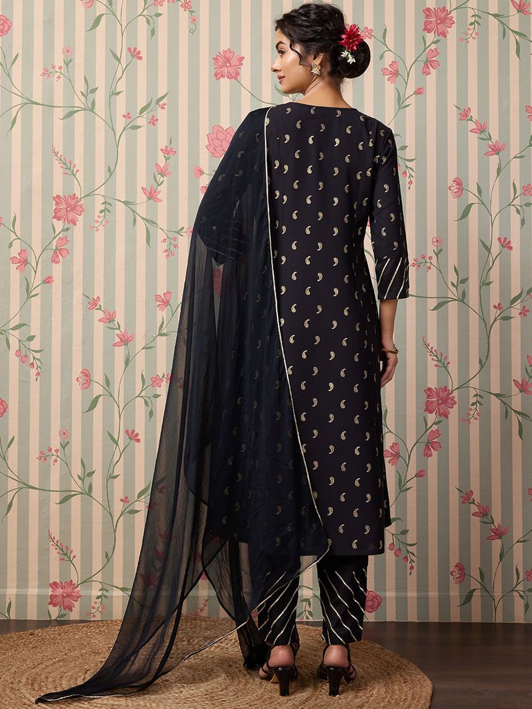 Ode by House of Pataudi Floral Printed Regular Kurta with Trousers & With Dupatta - Distacart