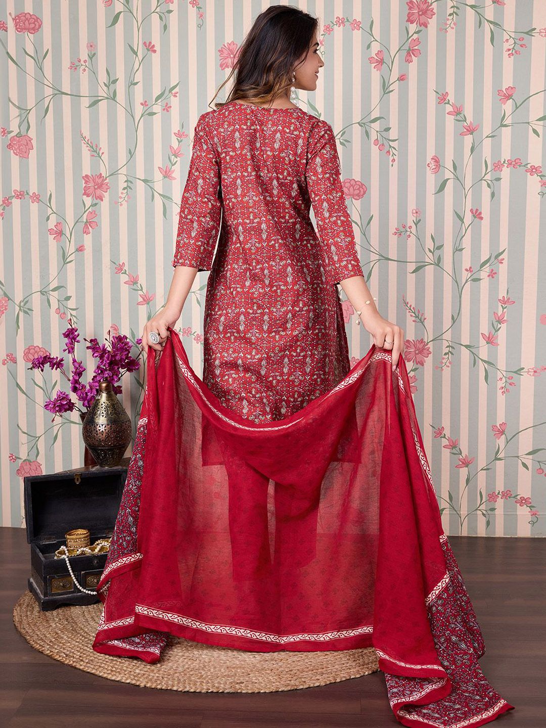 Ode by House of Pataudi Floral Printed Regular Pure Cotton Kurta with Trousers & Dupatta - Distacart