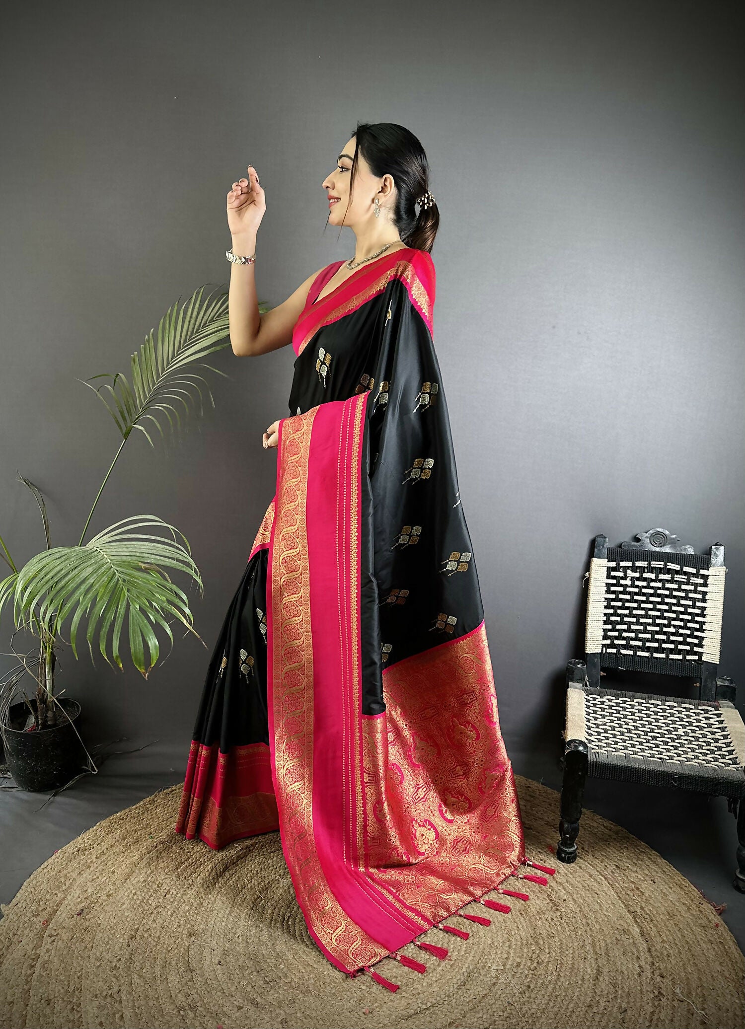 Joban Fashion Black Banarasi Soft Silk Woven Saree