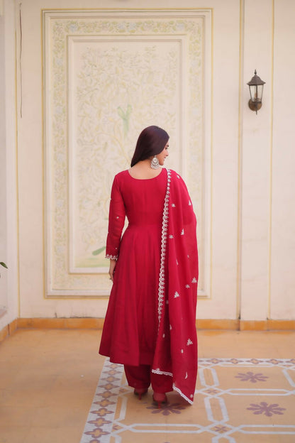 Teeya Creation Womens New Mul Chanderi With Beads Embroidery-Work Kurta Set - Dista