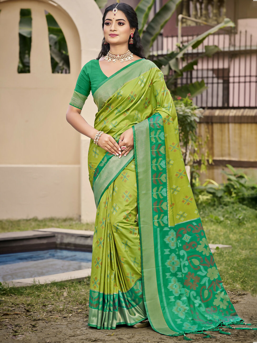 Shree Shyam Fashion Pochampalli Silk Light Green Saree - Distacart