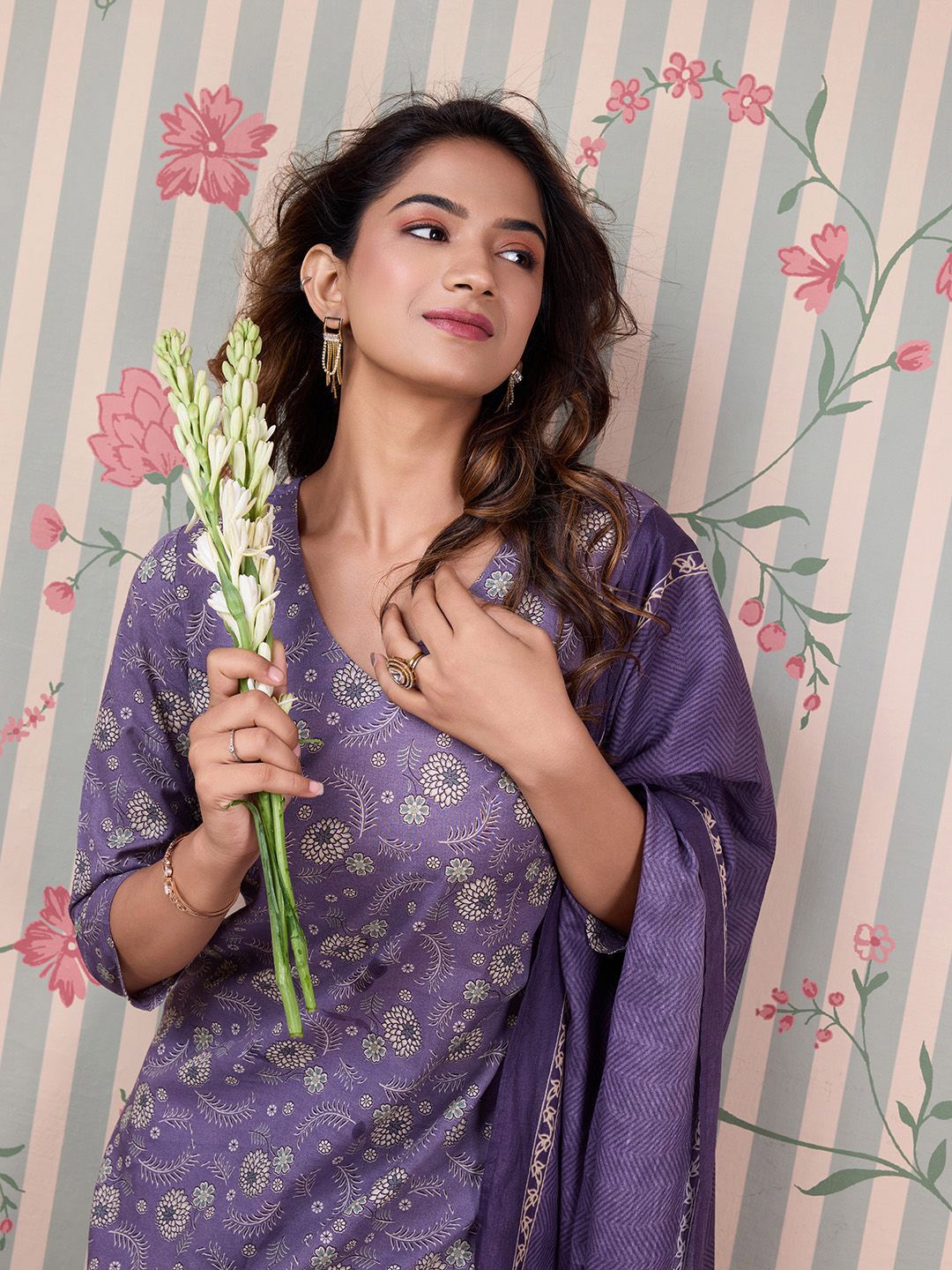 Ode by House of Pataudi Floral Printed Pure Cotton Kurta with Trousers & Dupatta - Distacart