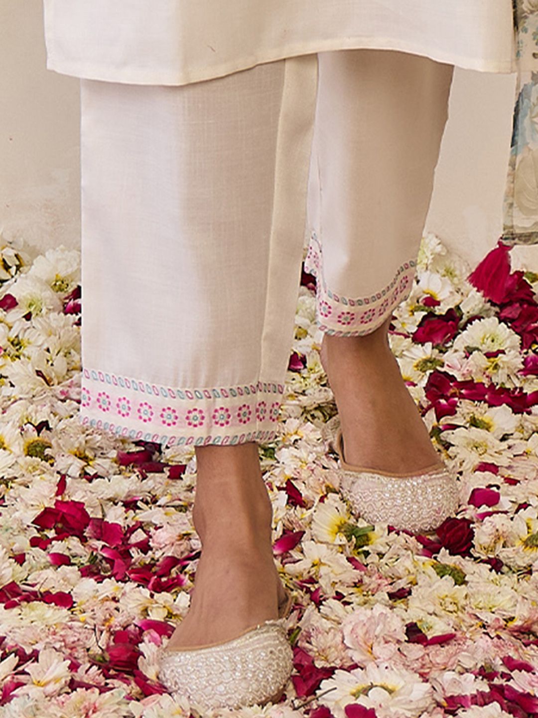 Indo Era Women Floral Yoke Design Regular Thread Work Pure Cotton Kurta with Trousers & With Dupatta