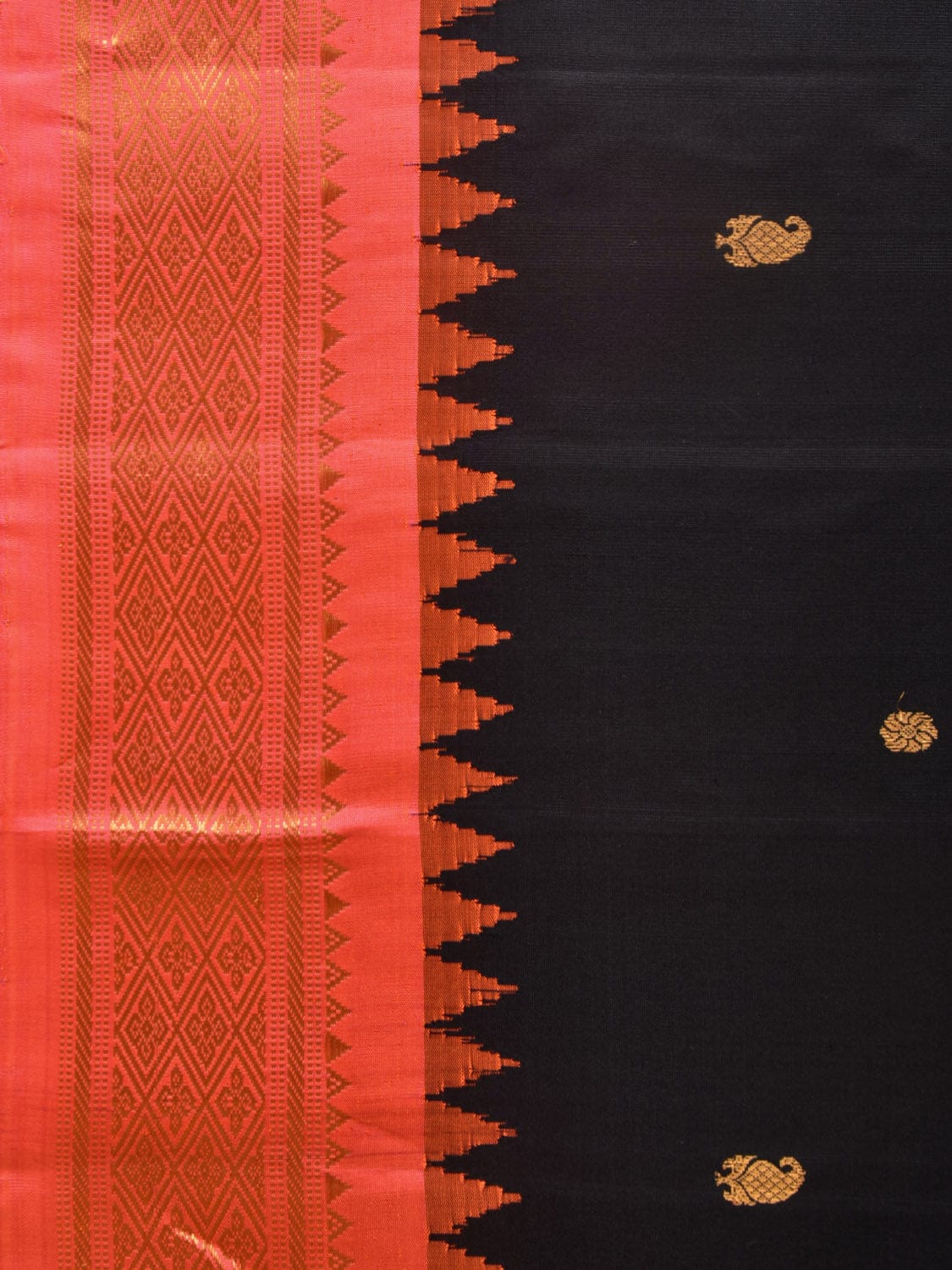 Black and Peach Gadwal Silk Handloom Saree with Mango Pallu and Border Design - Global Threads - Distacart