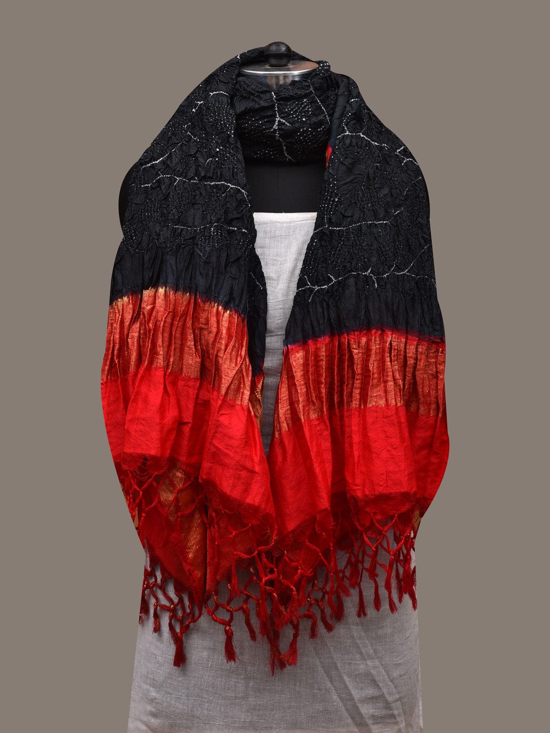 Black and Red Bandhani Kanchipuram Silk Handloom Dupatta with Leaves Design - Global Threads - Distacart