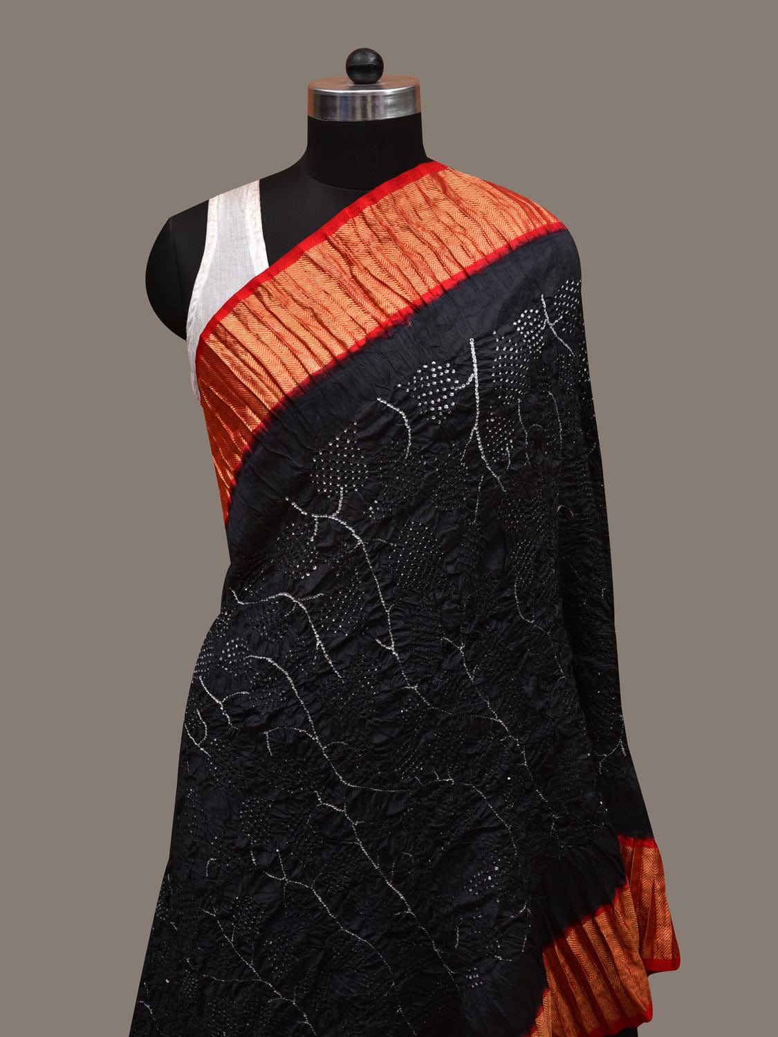 Black and Red Bandhani Kanchipuram Silk Handloom Dupatta with Leaves Design - Global Threads - Distacart