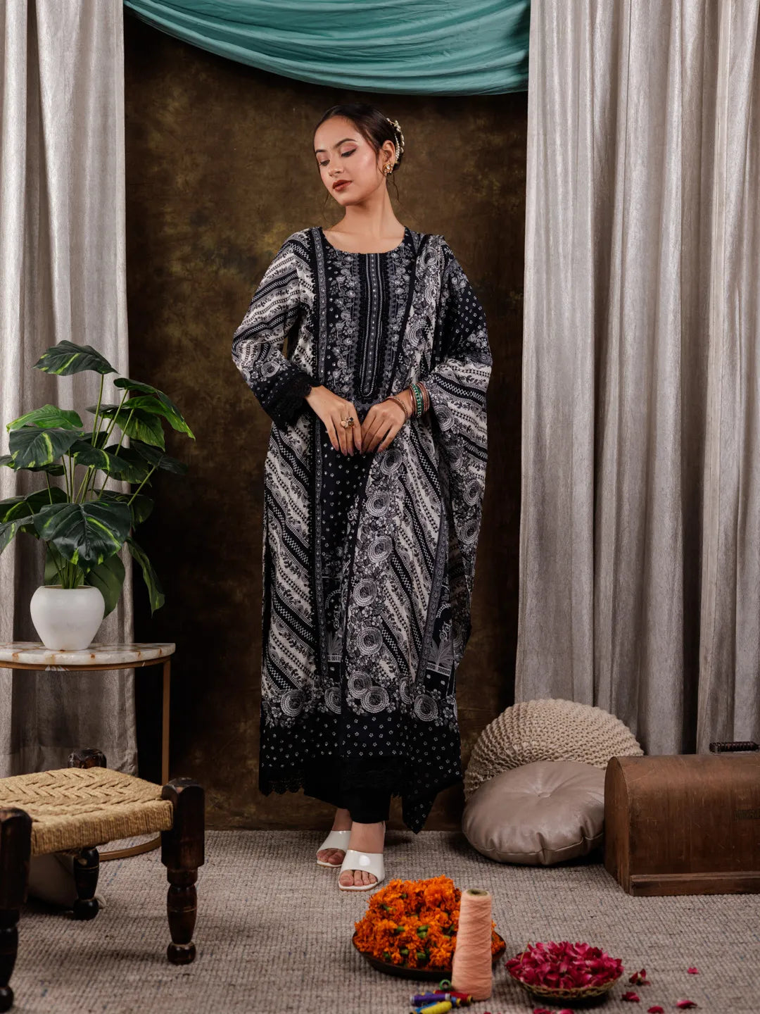 Yufta Black Hand Embroidery Silk Straight Kurta And Trouser With Dupatta Set - Distacart