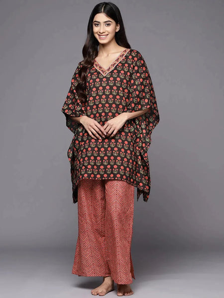 https://cdn.shopify.com/s/files/1/0341/4805/7228/files/black-printed-cotton-night-suit-libas-1-27531310432406.jpg?v=1738657047