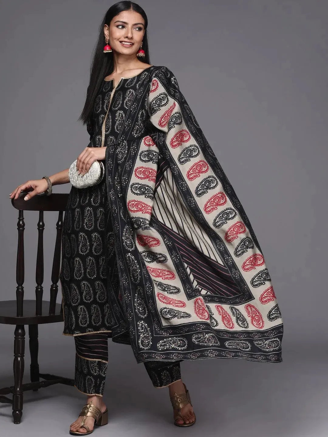 https://cdn.shopify.com/s/files/1/0341/4805/7228/files/black-printed-silk-blend-straight-kurta-with-dupatta-libas-3.jpg?v=1738921805