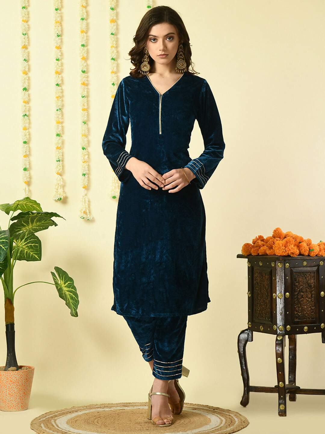 Myshka Women's Teal Velvet Kurta With Trousers Party Sets - Distacart