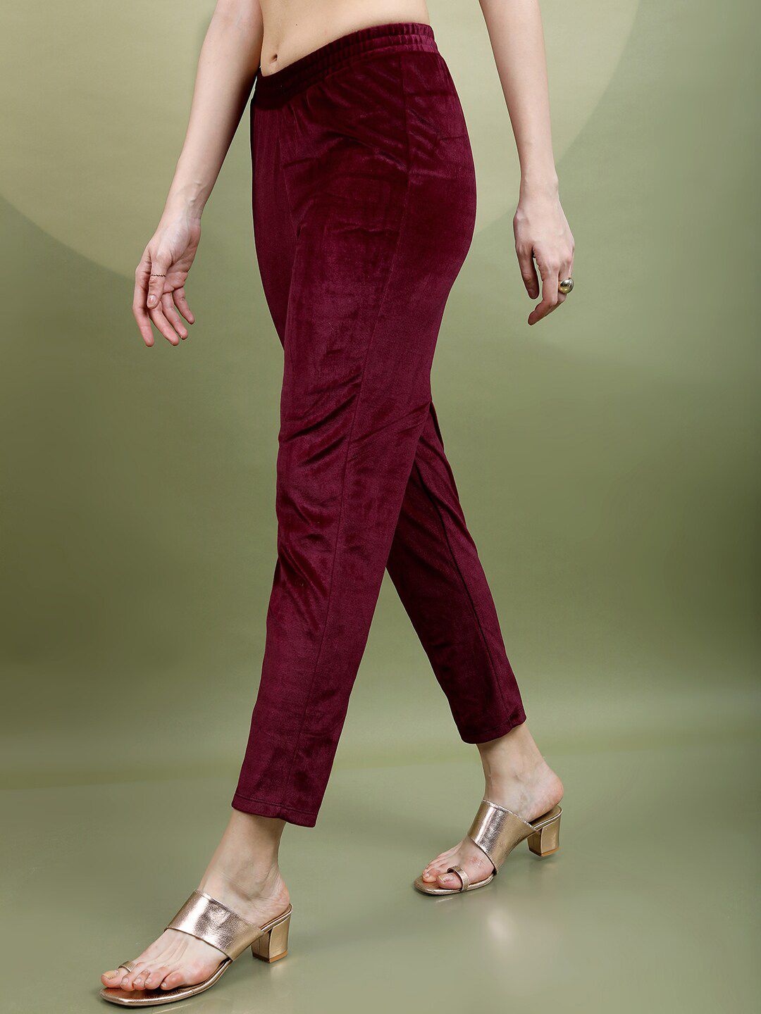 Vishudh Women Floral Embroidered Knitted Velvet Kurta with Trousers & With Dupatta