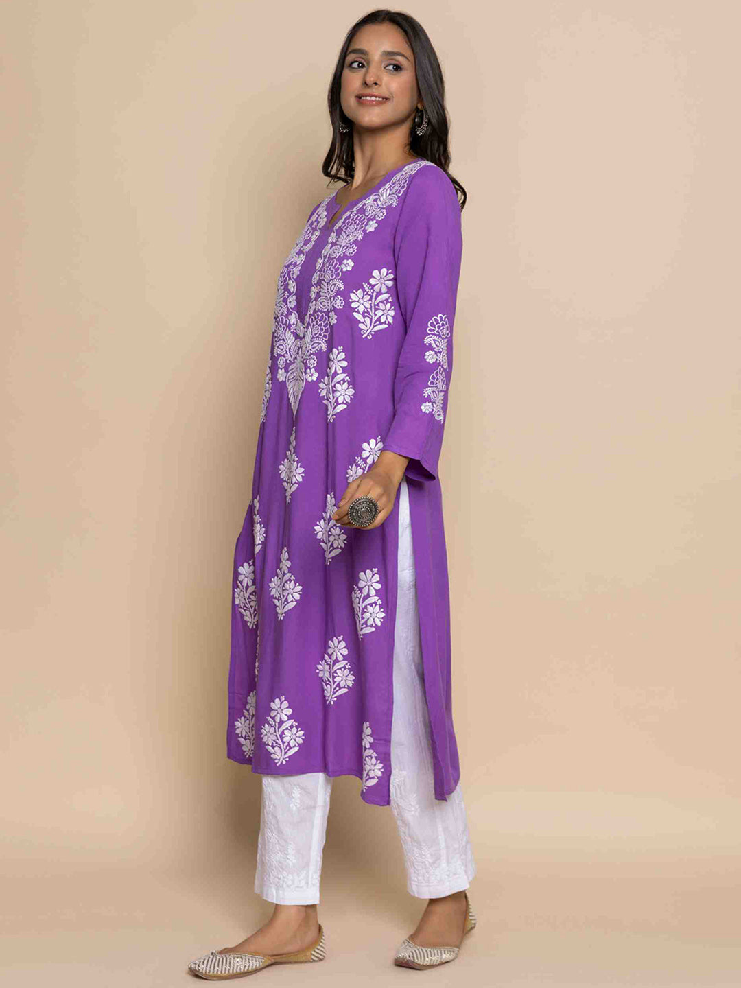 HOUSE OF KARI Floral Chikankari Embroidered Notched Round Neck Straight Kurta - Distacart