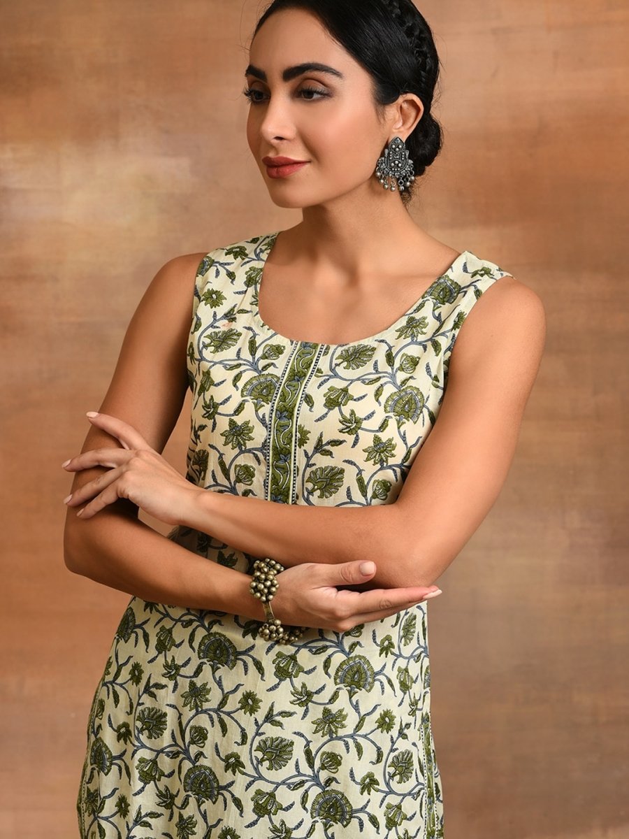 Aks Floral Printed Pure Cotton Straight Kurta with Trousers - Distacart