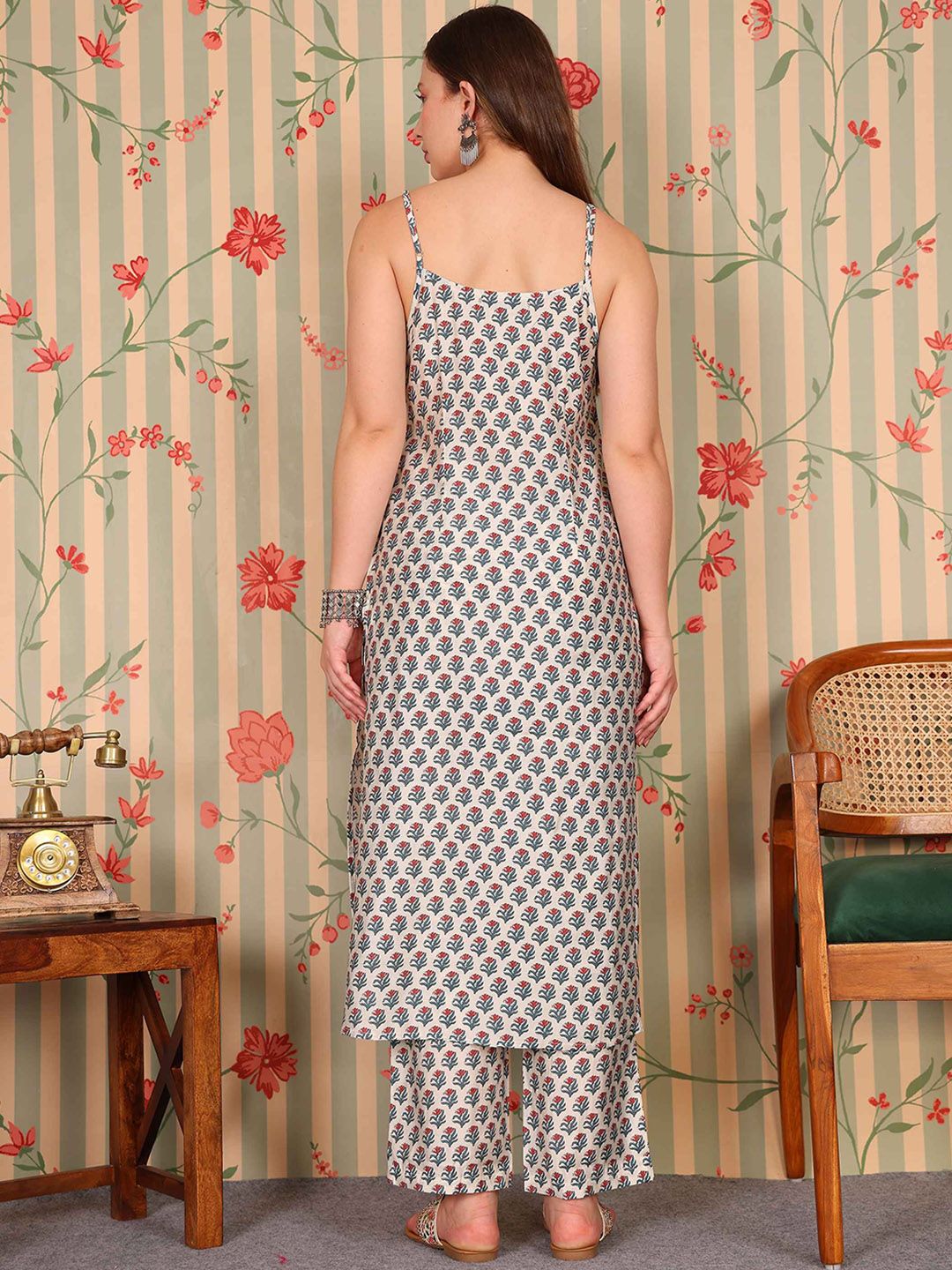 Ode by House of Pataudi Floral Printed Straight Kurta with Palazzos - Distacart