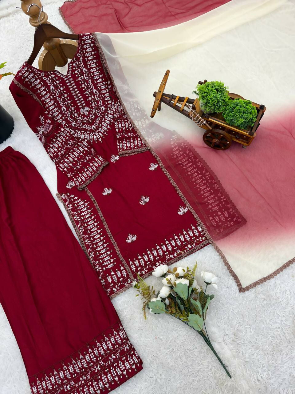 Teeya Creation Womens Trendy Stylish Embroidery Thread Work Kurta Set - Dista