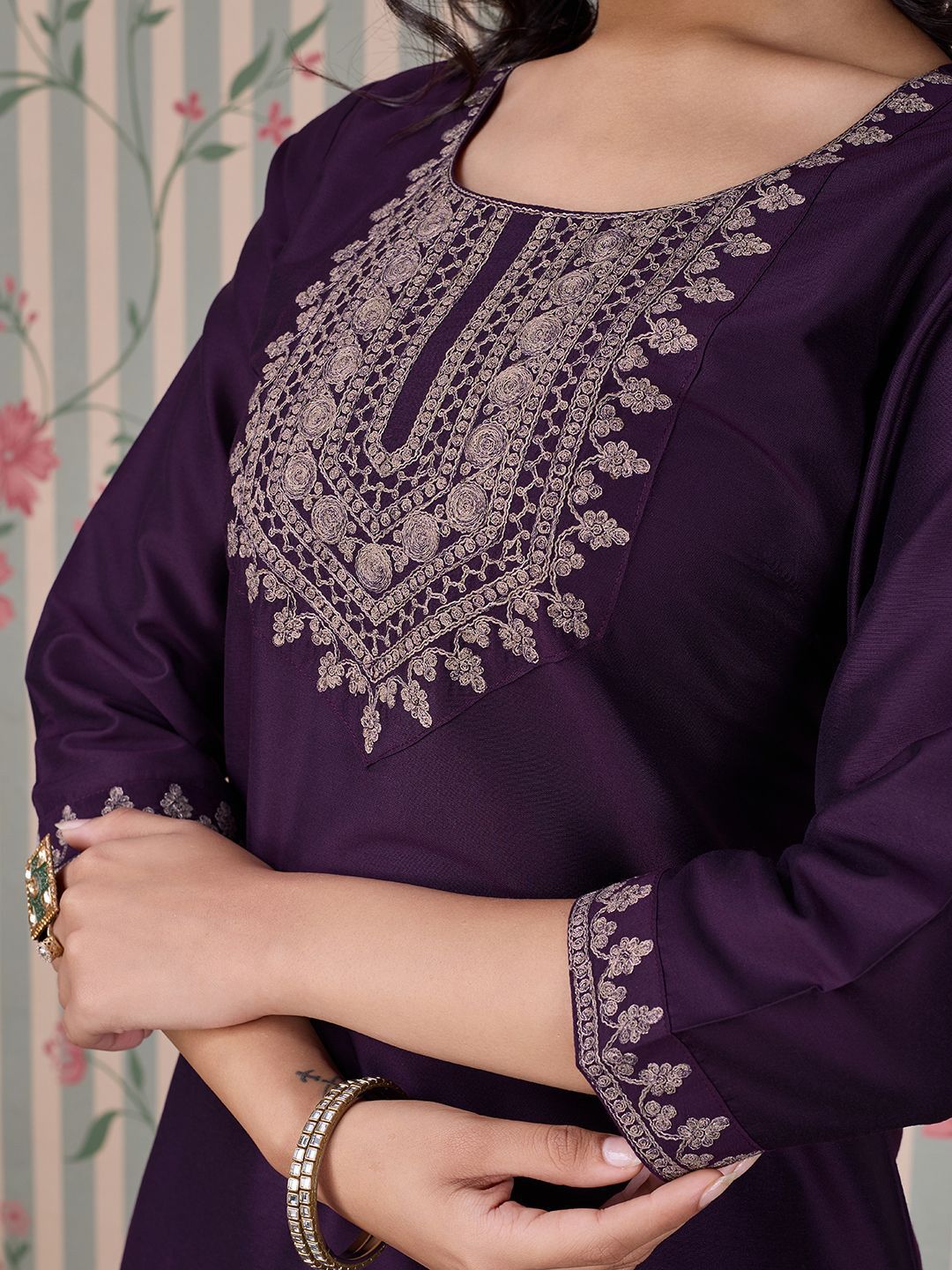 Ode by House of Pataudi Women Embroidered Side Slits Straight Kurta - Distacart