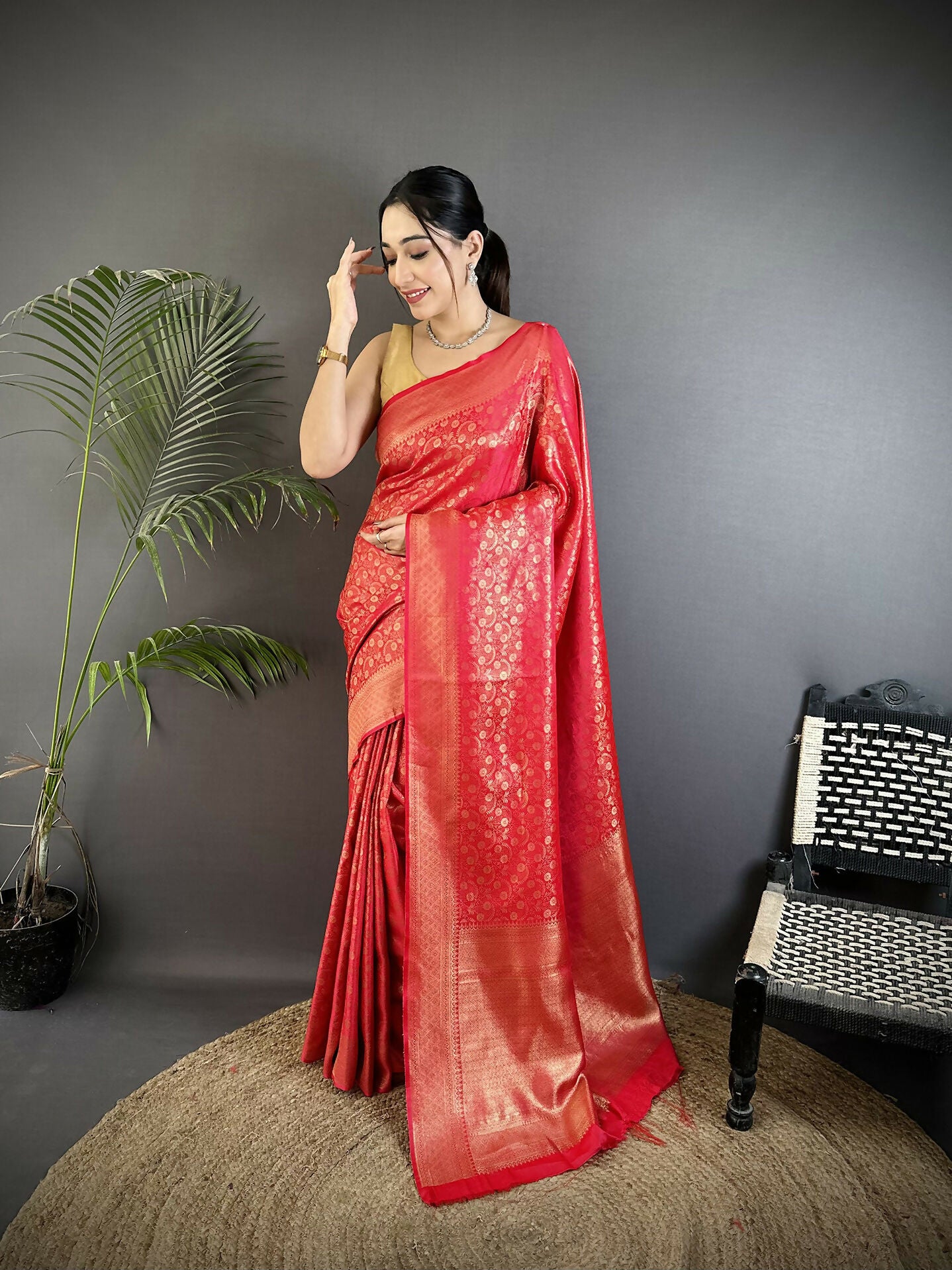 Joban Fashion Red Floral & Paisley Motifs Soft Satin Silk Banarasi Saree - Distacart