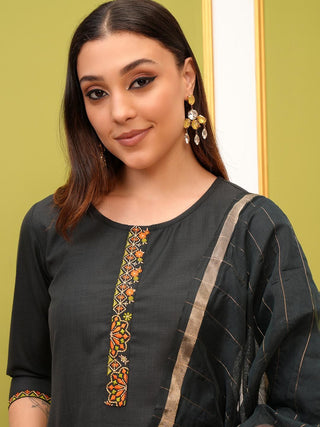 Vishudh Green Embroidered Thread Work Kurta with Palazzo & Dupatta - Distacart