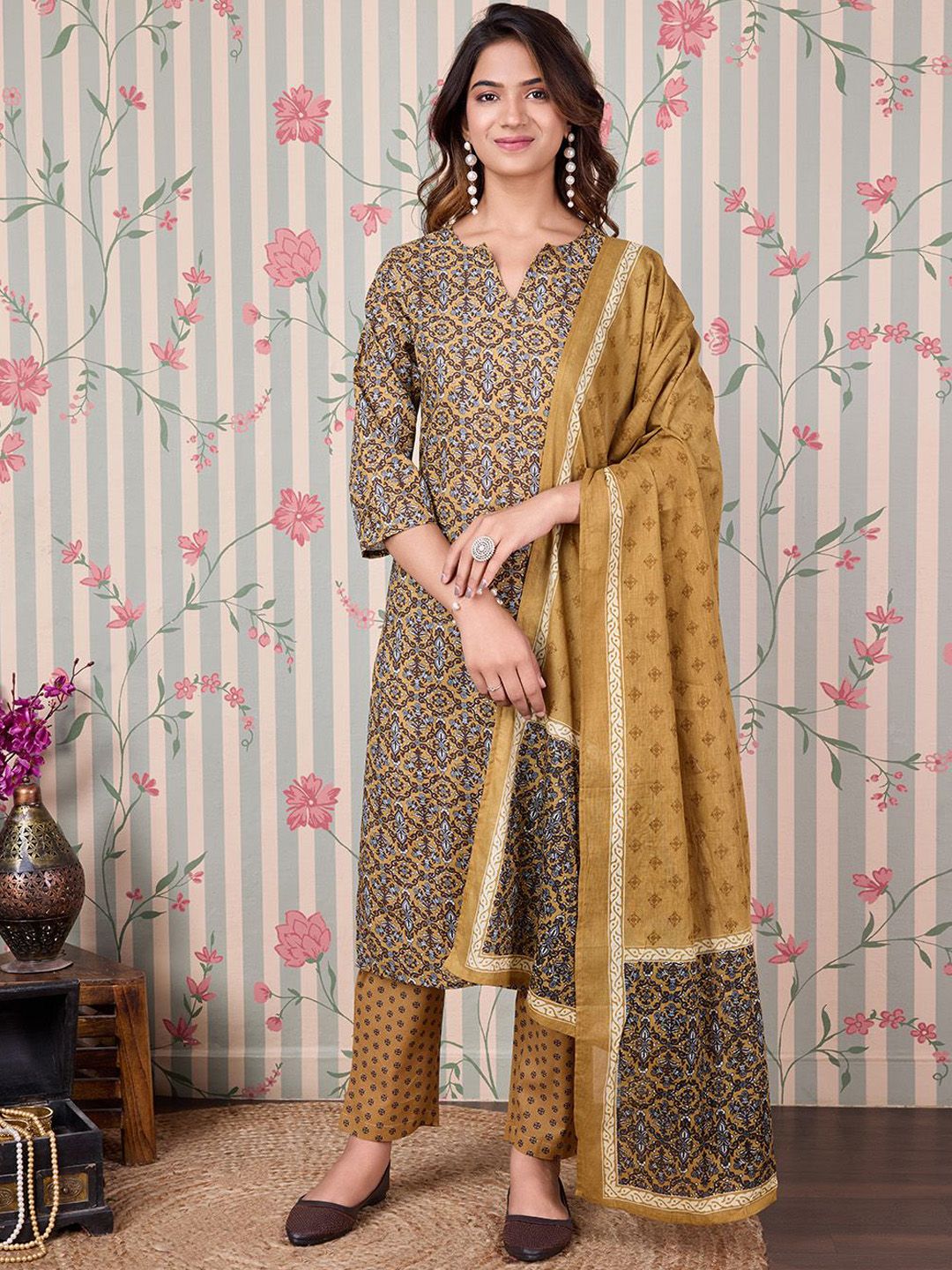 Ode by House of Pataudi Floral Printed Regular Pure Cotton Kurta with Trousers & Dupatta - Distacart
