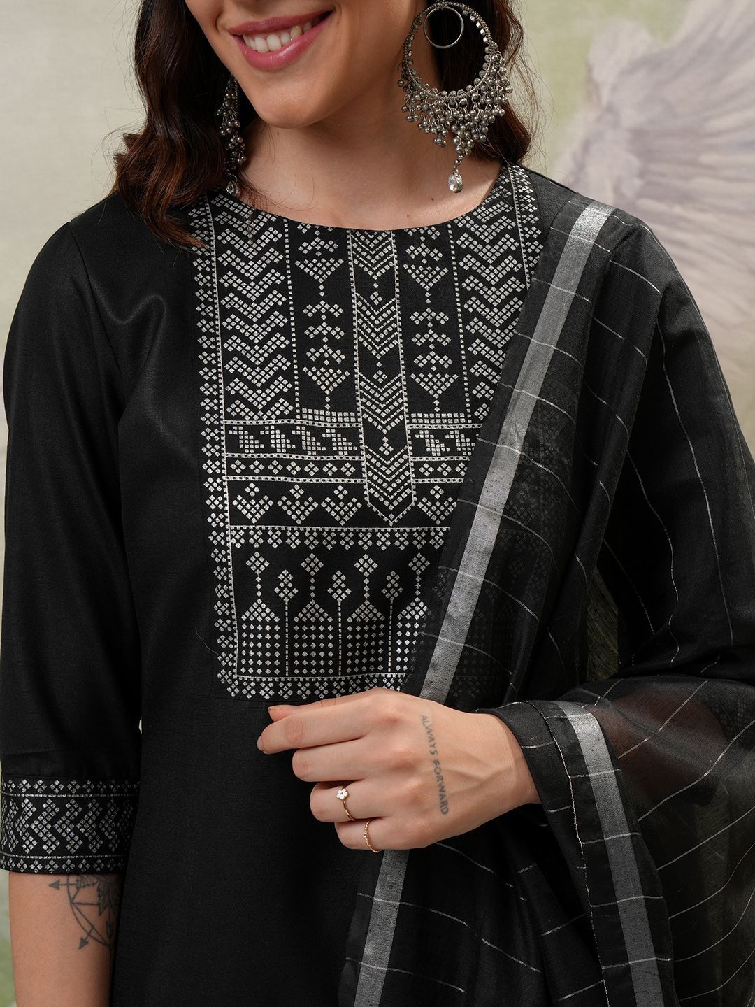 Vishudh Black Printed Regular Kurta with Trouser & Dupatta - Distacart