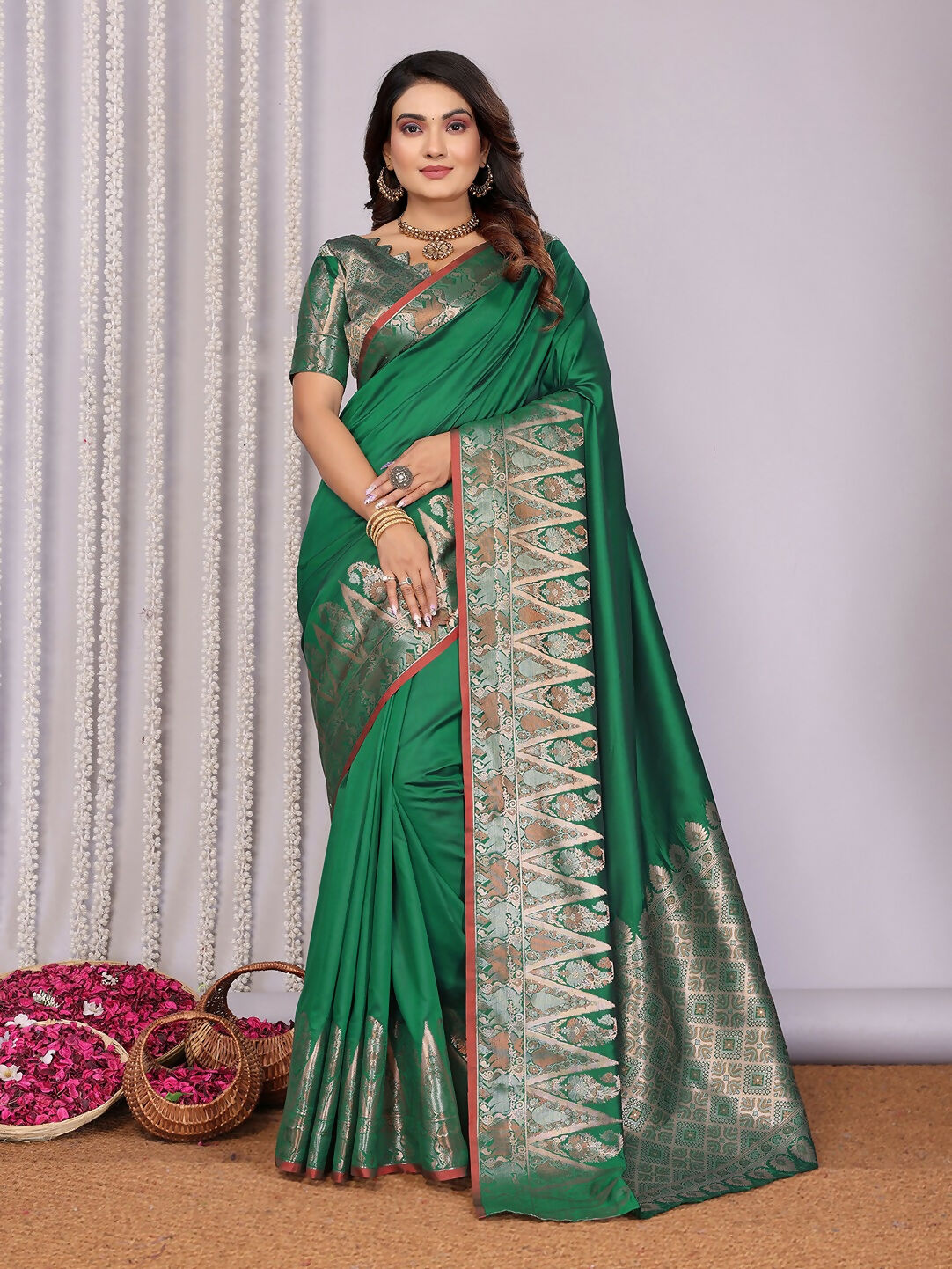 Joban Fashion Banarasi Pine Green Jacquard Woven Soft Silk Saree