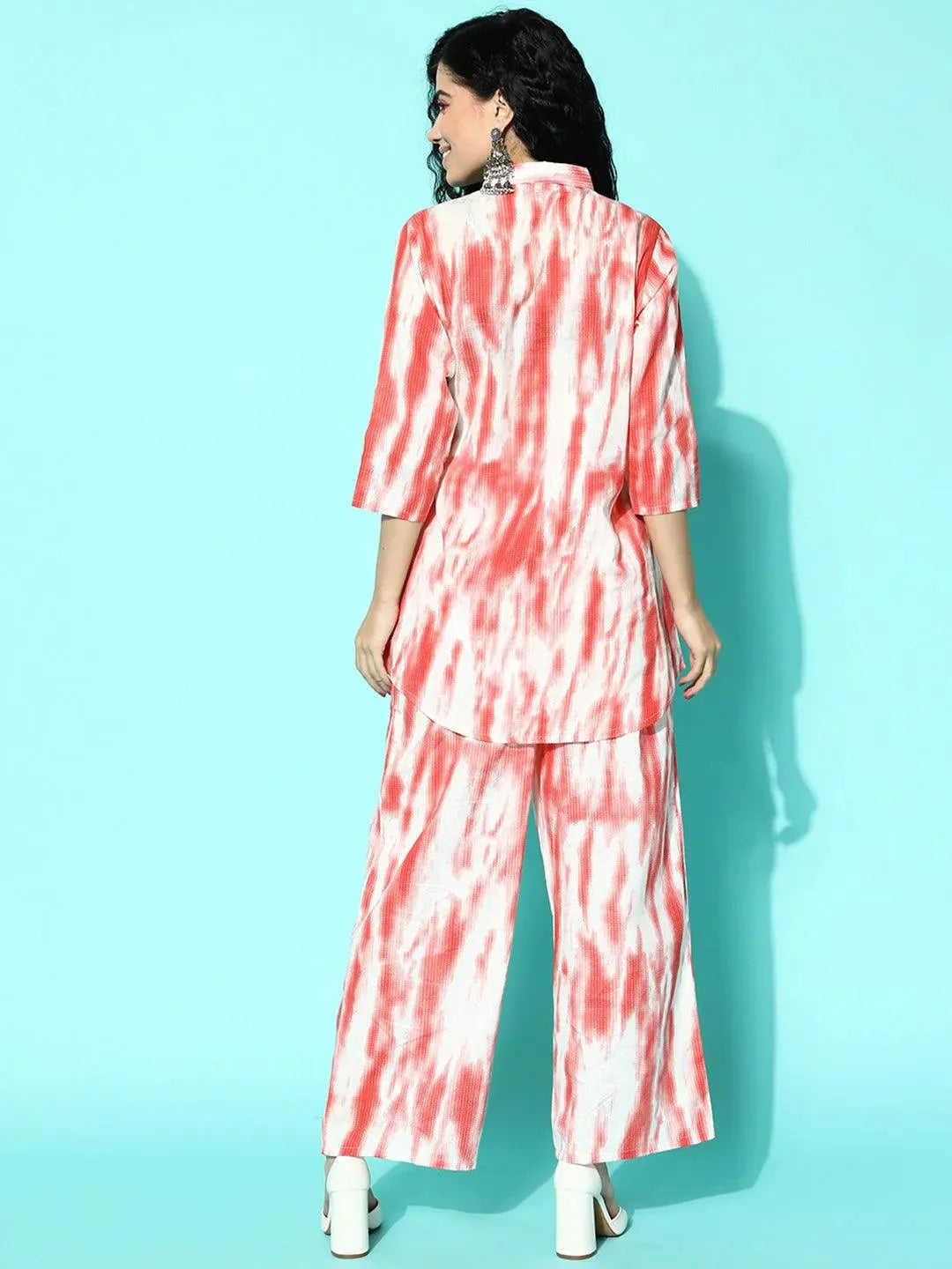 https://cdn.shopify.com/s/files/1/0341/4805/7228/files/coral-printed-cotton-night-suit-libas-4.jpg?v=1738399527