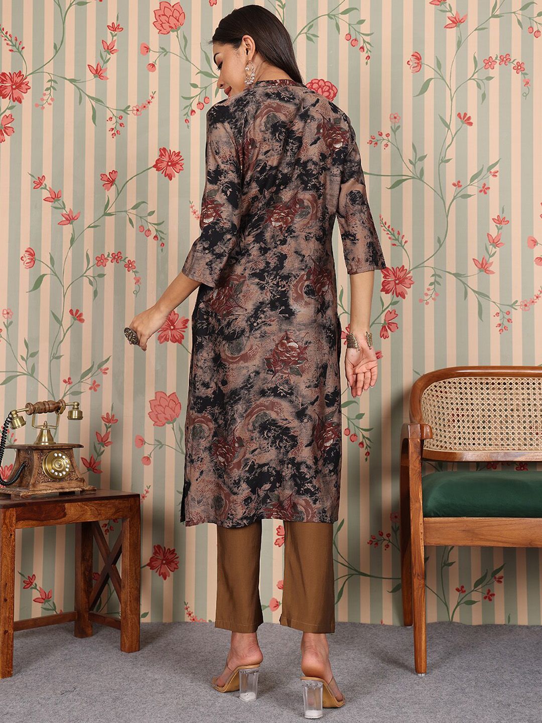 Ode by House of Pataudi Mandarin Collar Floral Printed Regular Chanderi Silk Kurta Set - Distacart