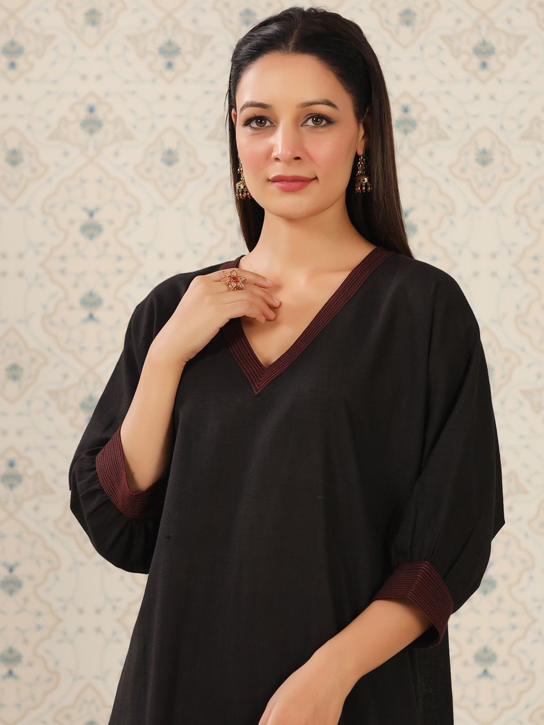 Ode by House of Pataudi V Neck Thread Work Kurta - Distacart