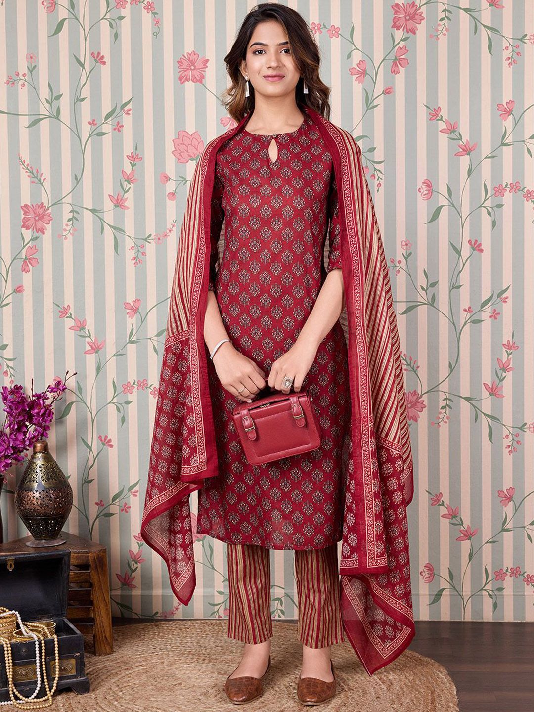 Ode by House of Pataudi Floral Printed Regular Pure Cotton Kurta with Trousers & Dupatta - Distacart