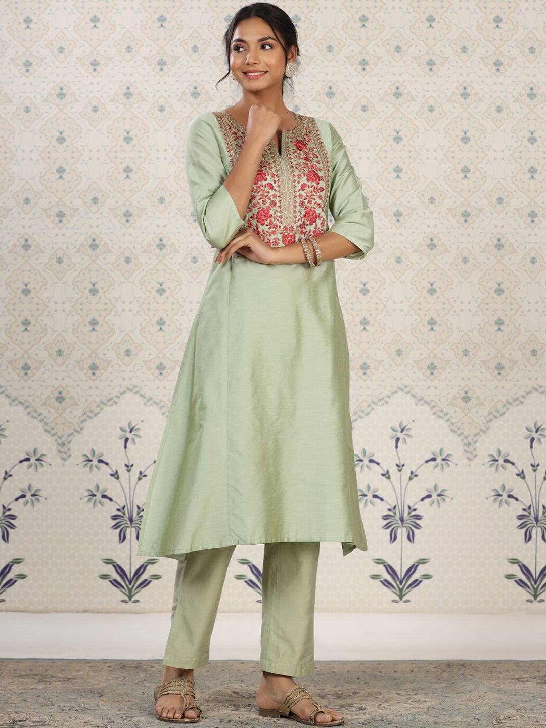 Ode by House of Pataudi Women Floral Thread Work Kurta - Distacart