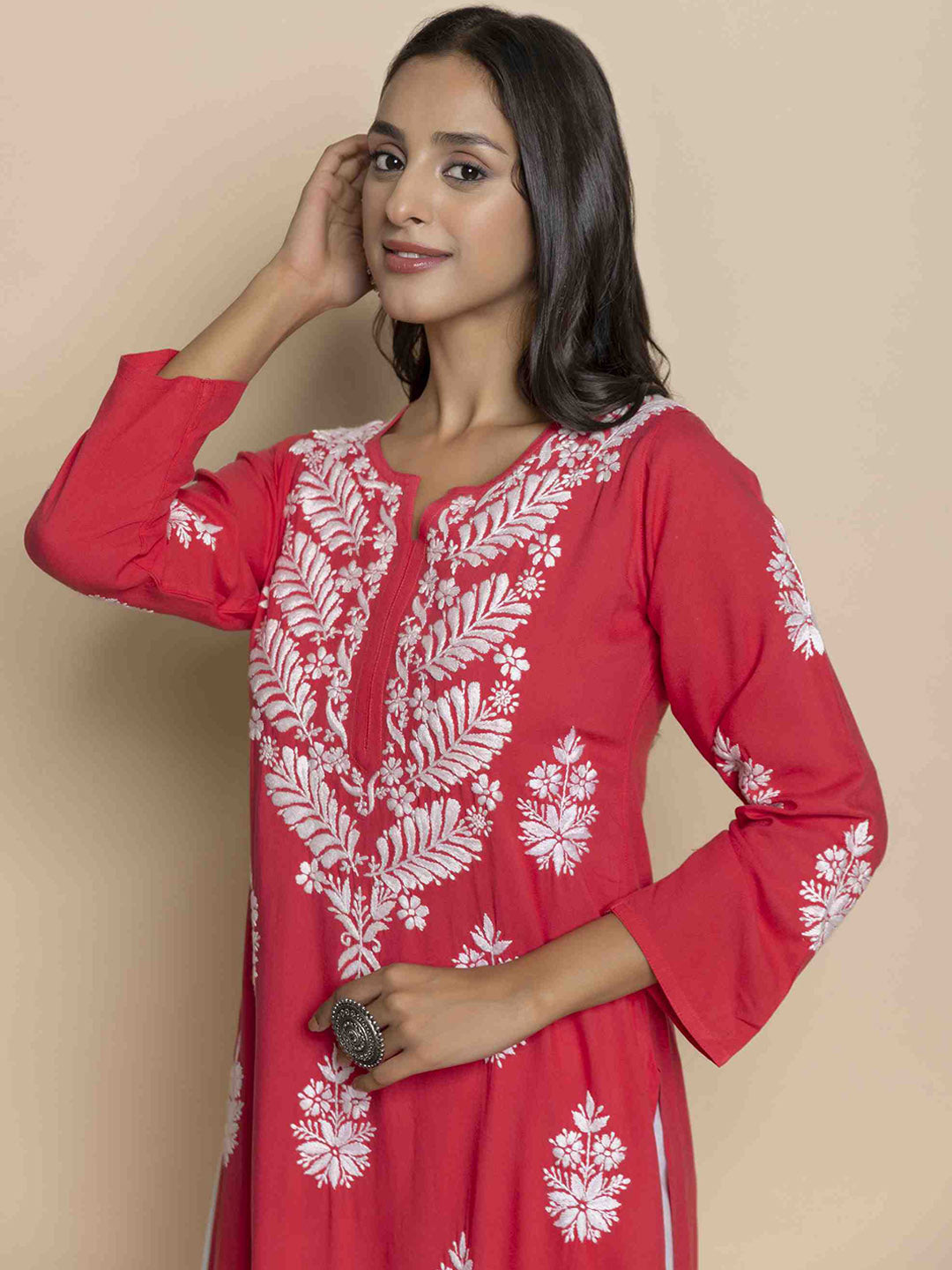 HOUSE OF KARI Floral Chikankari Embroidered Notched Round Neck Straight Kurta - Distacart