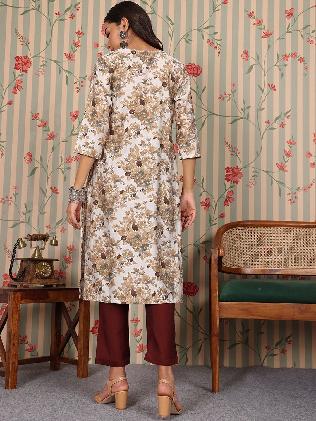 Ode by House of Pataudi Floral Printed Straight Chanderi Silk Kurta with Trousers - Distacart