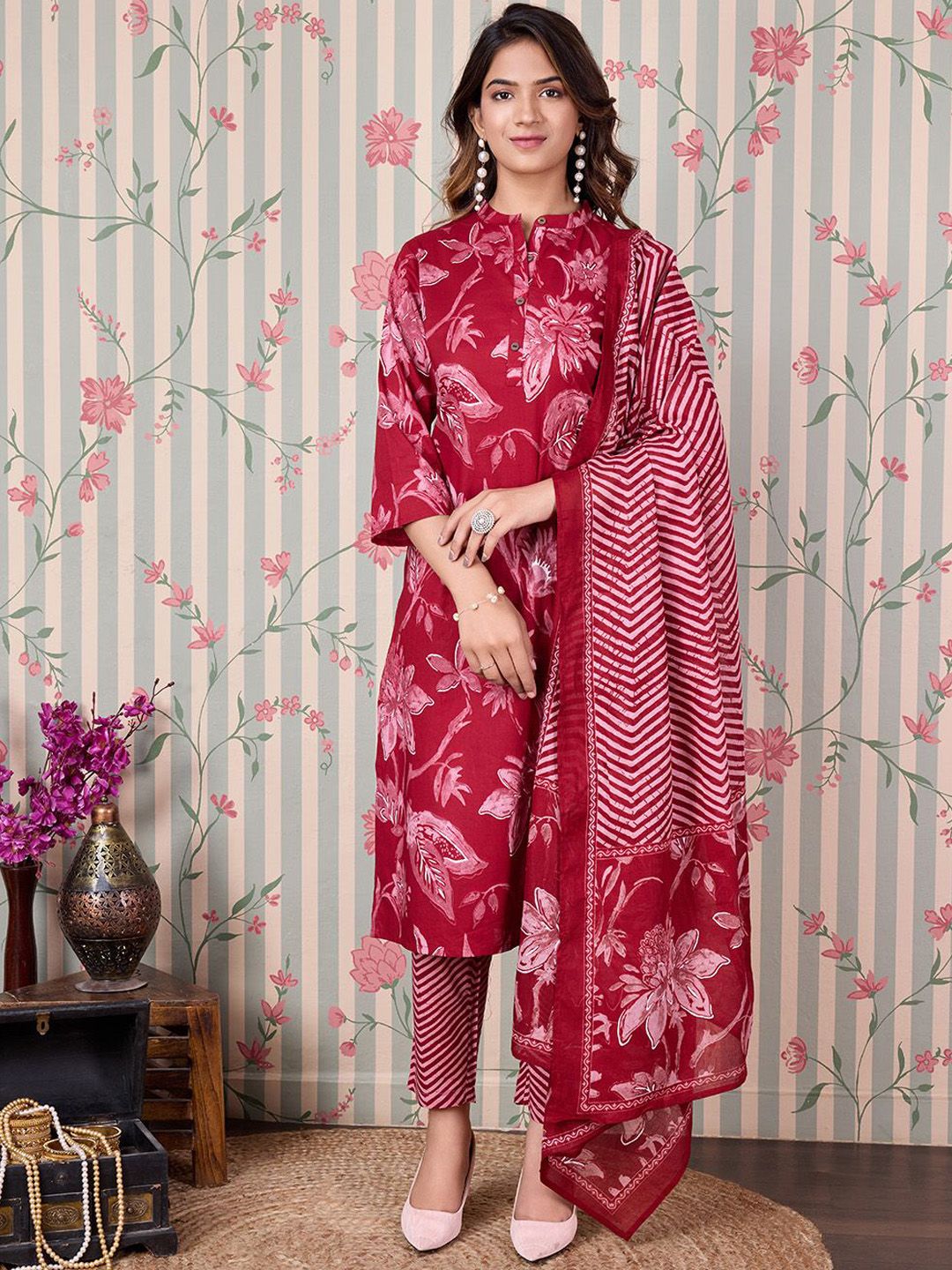 Ode by House of Pataudi Floral Printed Regular Pure Cotton Kurta with Trousers & Dupatta - Distacart