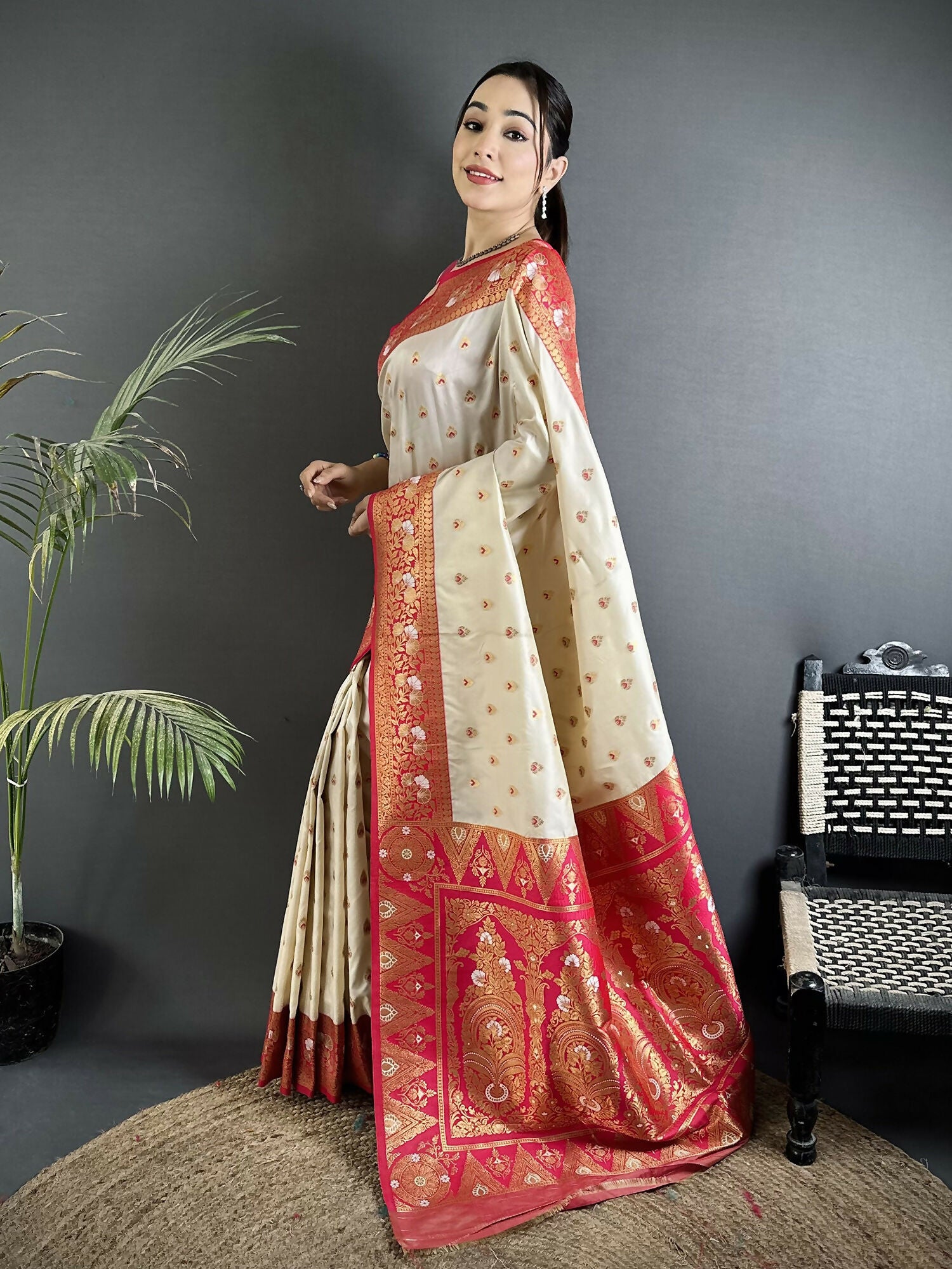 Joban Fashion Off White Intricate Motifs Soft Silk Banarasi Saree - Dista
