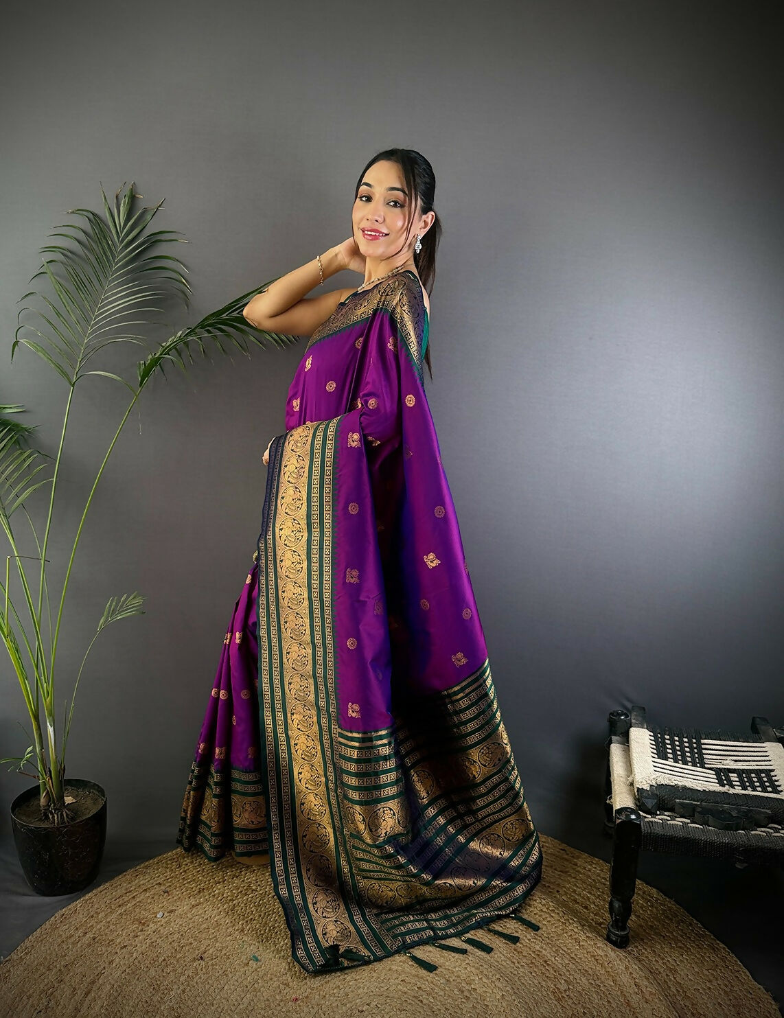 Joban Fashion Banarasi Magenta Woven Soft Silk Saree