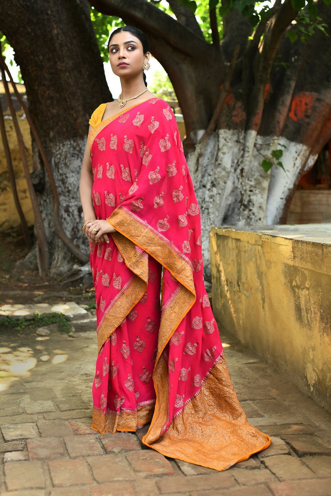 Joban Fashion Bright Pink Crepe Chiffon Pure Handloom Banarasi Silk Saree