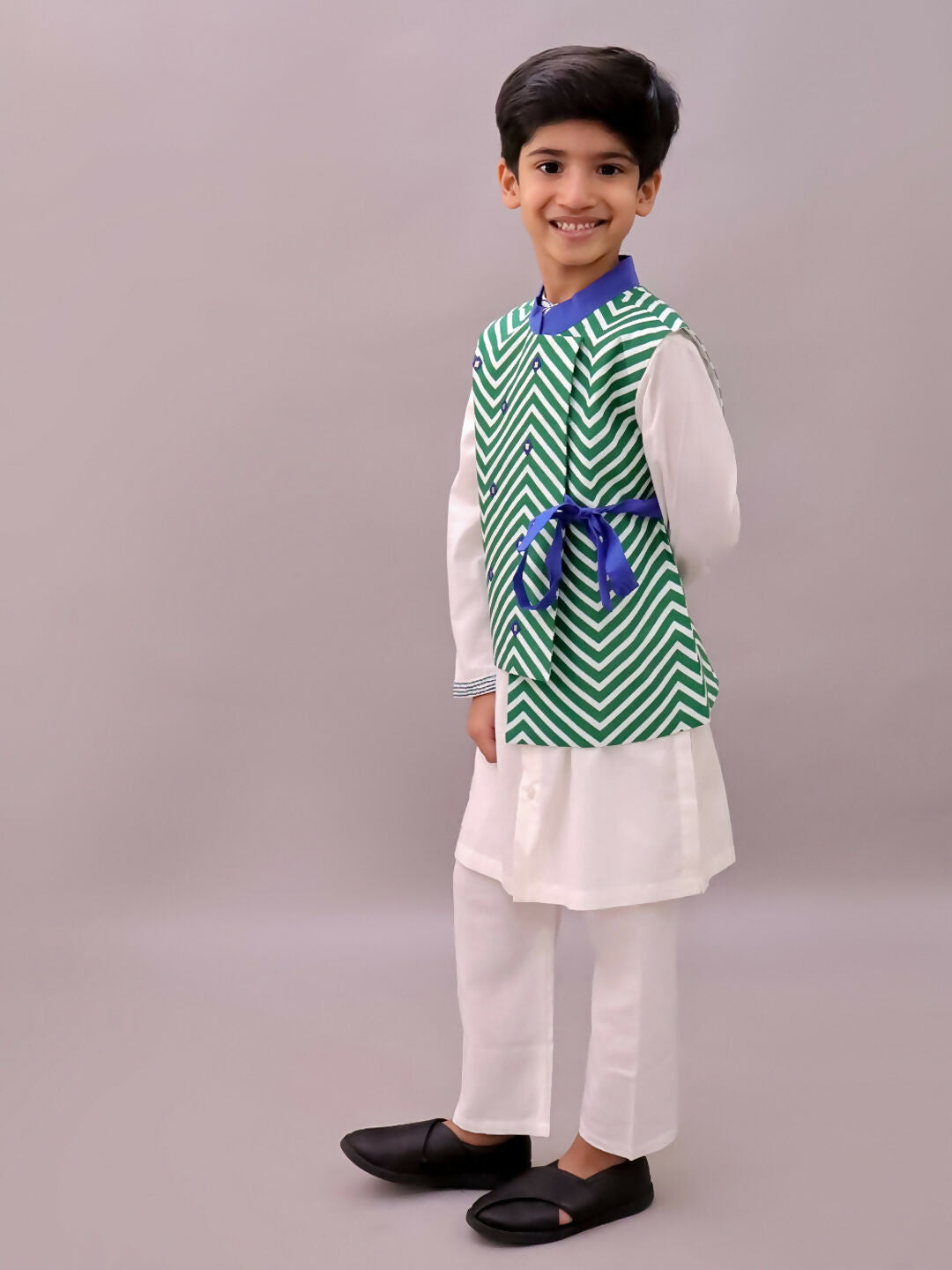 Lil Drama Shor-Gul White Kurta Pyjama with Green Jacket Set For Boys